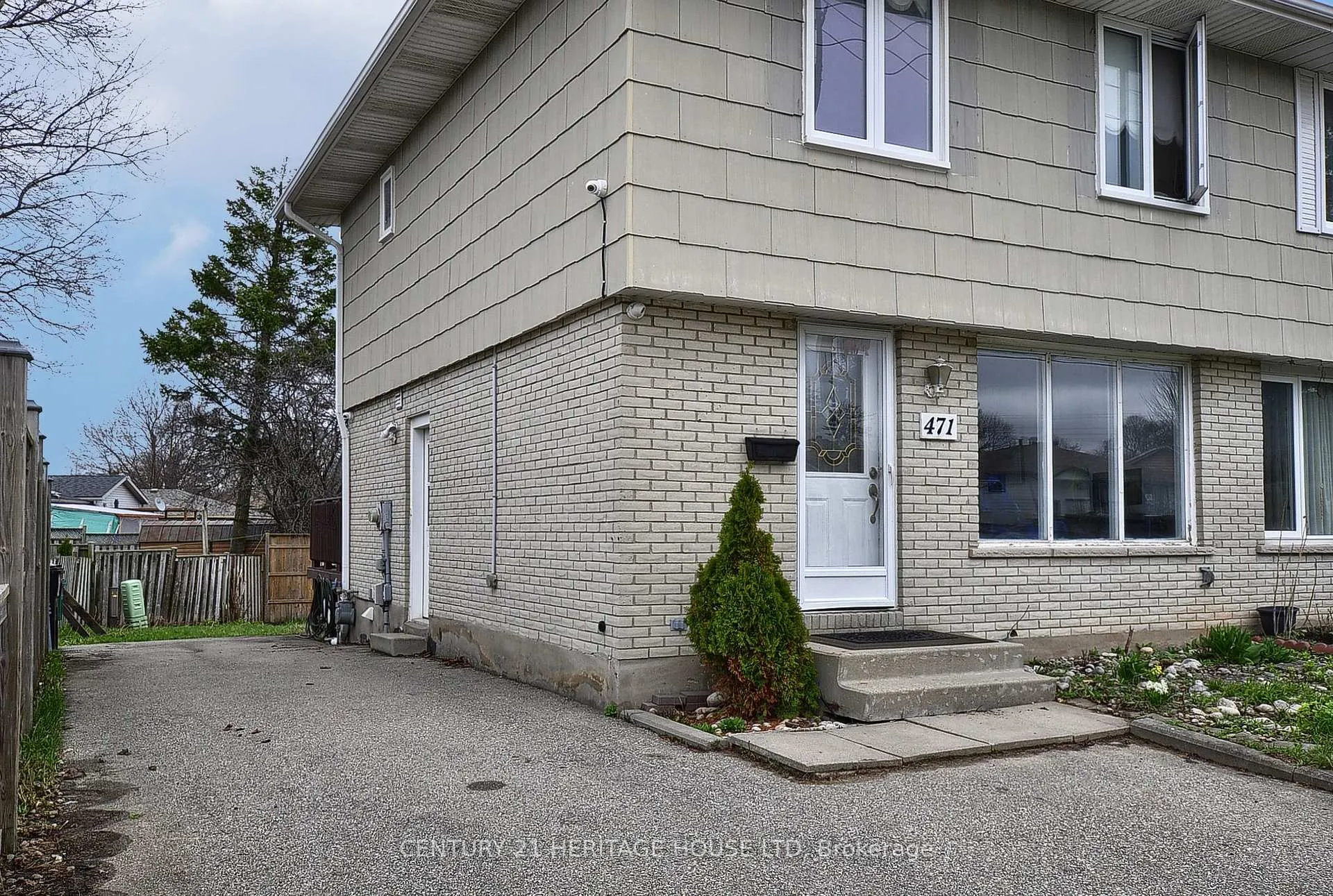 Photo 3 of 471 Strasburg Road, Kitchener, Alpine — HOMEH
