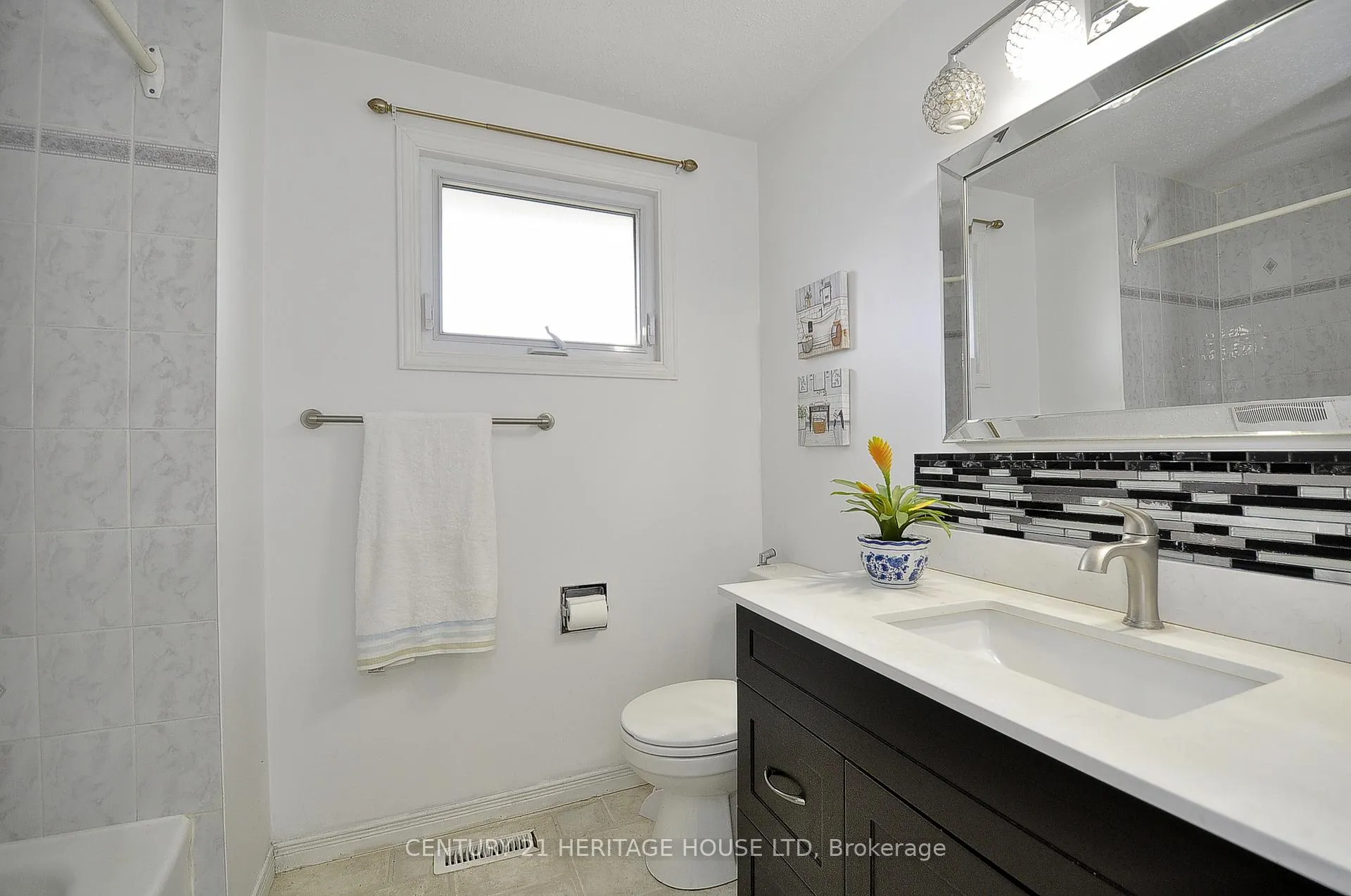 Photo 21 of 471 Strasburg Road, Kitchener, Alpine — HOMEH
