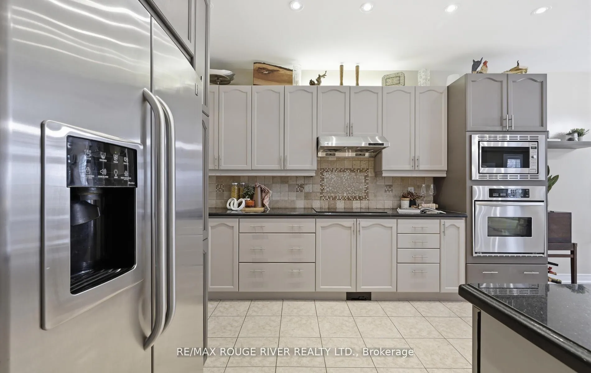Photo 9 of 26 Corsham Drive, Whitby, Brooklin — HOMEH