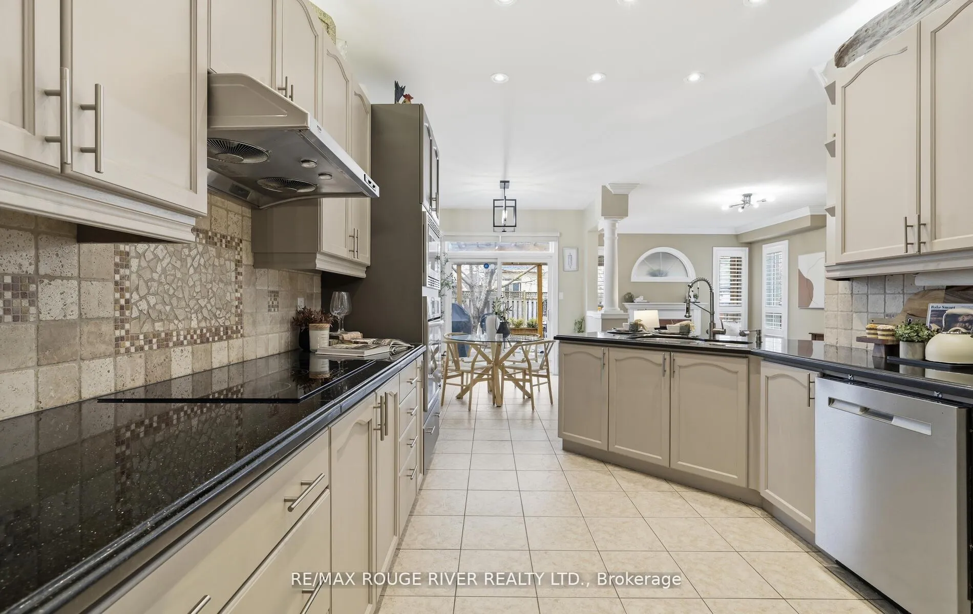 Photo 10 of 26 Corsham Drive, Whitby, Brooklin — HOMEH