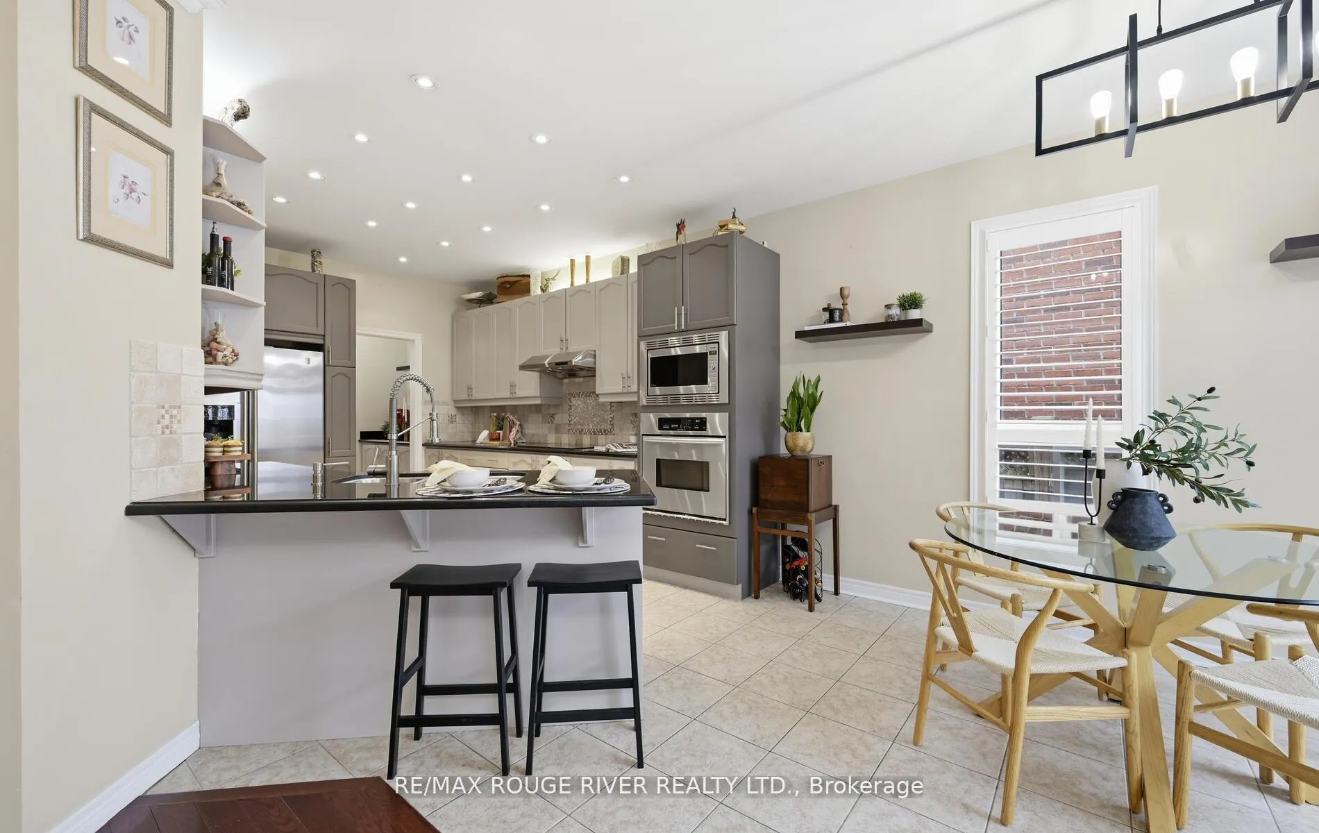 Photo 12 of 26 Corsham Drive, Whitby, Brooklin — HOMEH