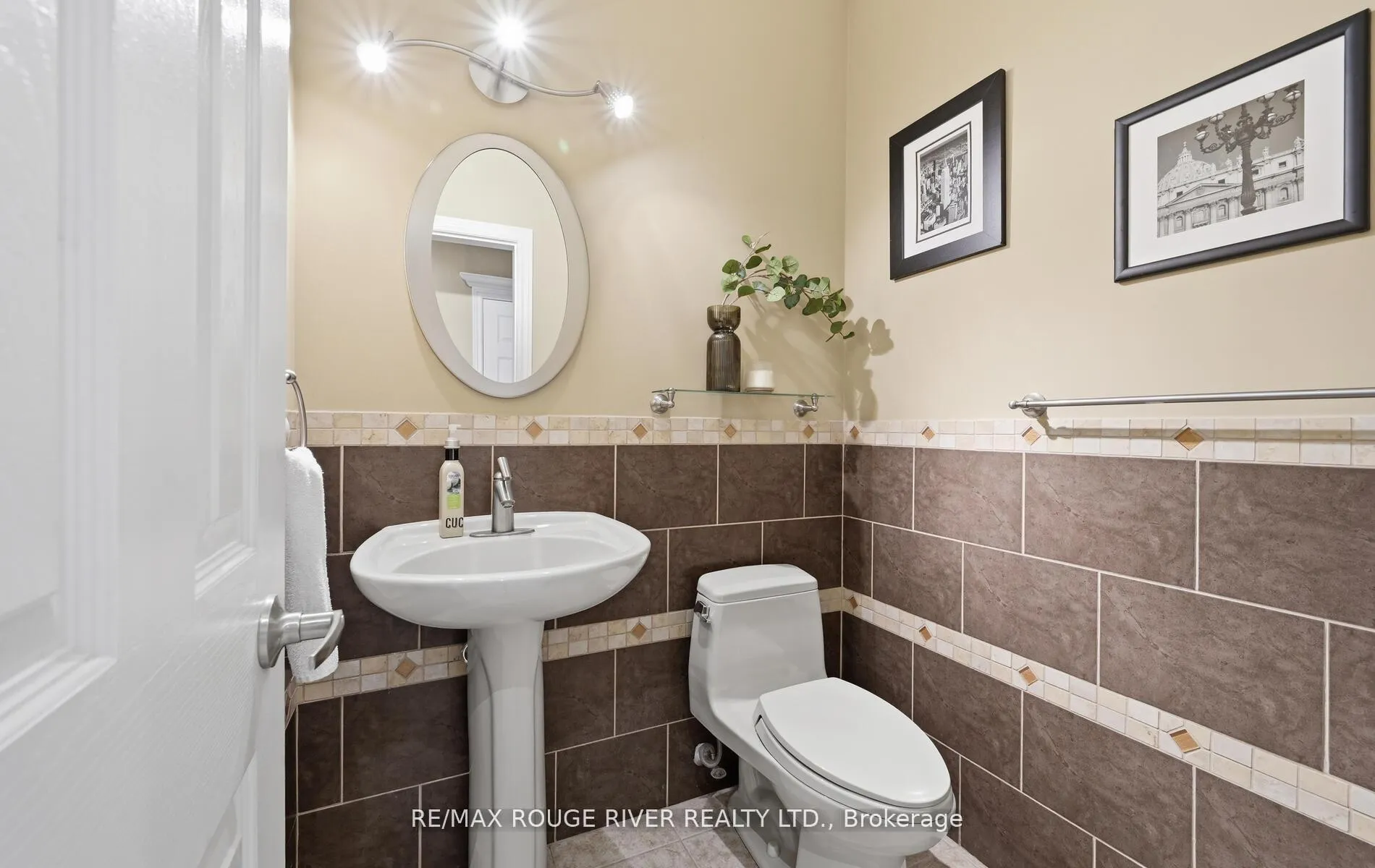 Photo 18 of 26 Corsham Drive, Whitby, Brooklin — HOMEH