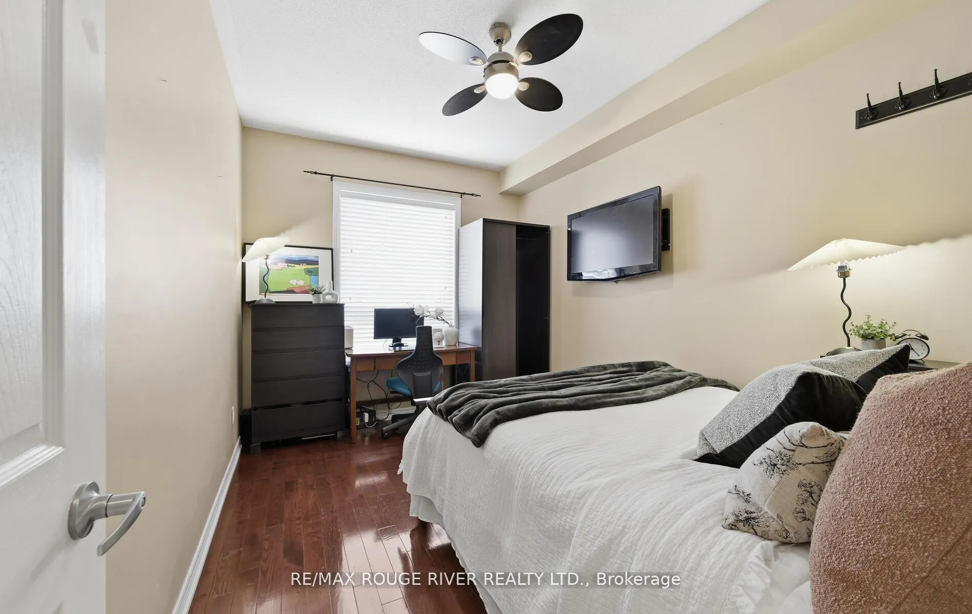 Photo 19 of 26 Corsham Drive, Whitby, Brooklin — HOMEH