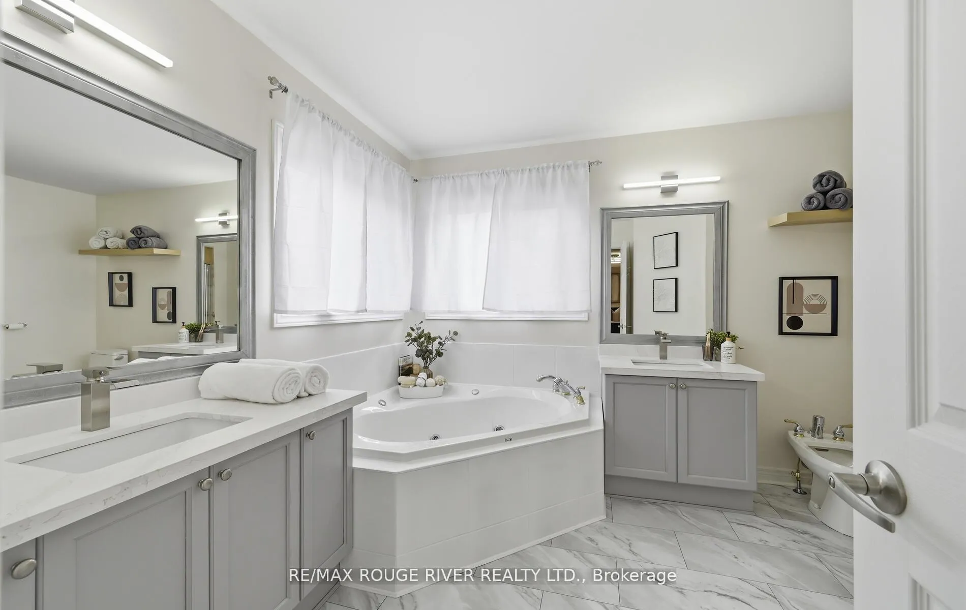 Photo 24 of 26 Corsham Drive, Whitby, Brooklin — HOMEH