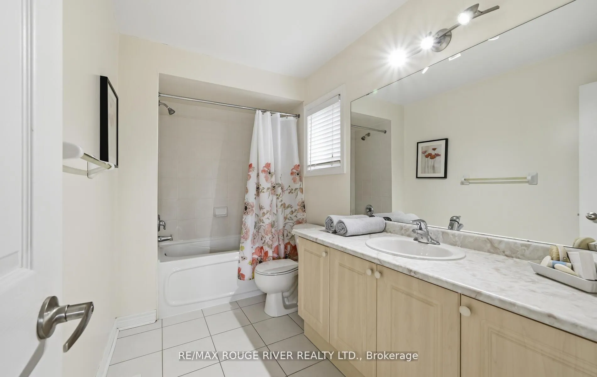 Photo 33 of 26 Corsham Drive, Whitby, Brooklin — HOMEH