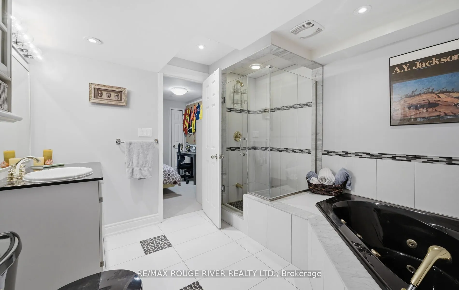Photo 36 of 26 Corsham Drive, Whitby, Brooklin — HOMEH