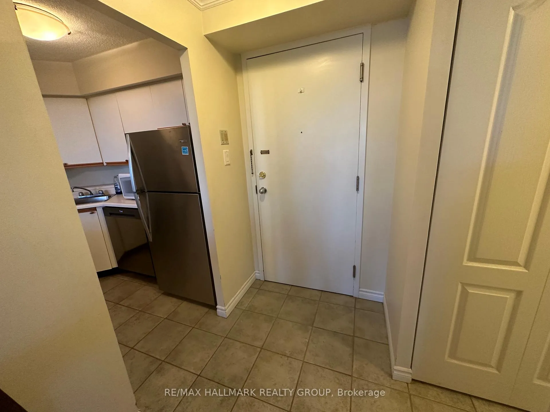 Photo 2 of Unit 813, 1025 Grenon Avenue, Ottawa, Fairfield Heights — HOMEH