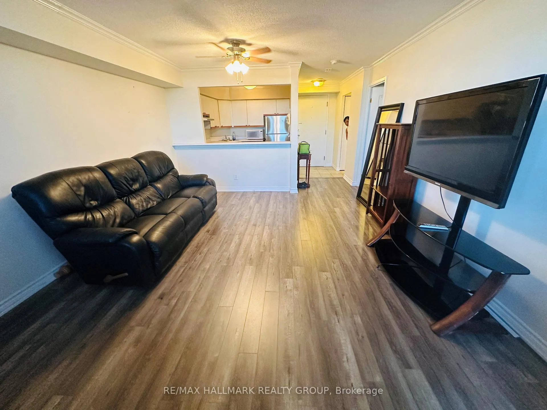 Photo 4 of Unit 813, 1025 Grenon Avenue, Ottawa, Fairfield Heights — HOMEH