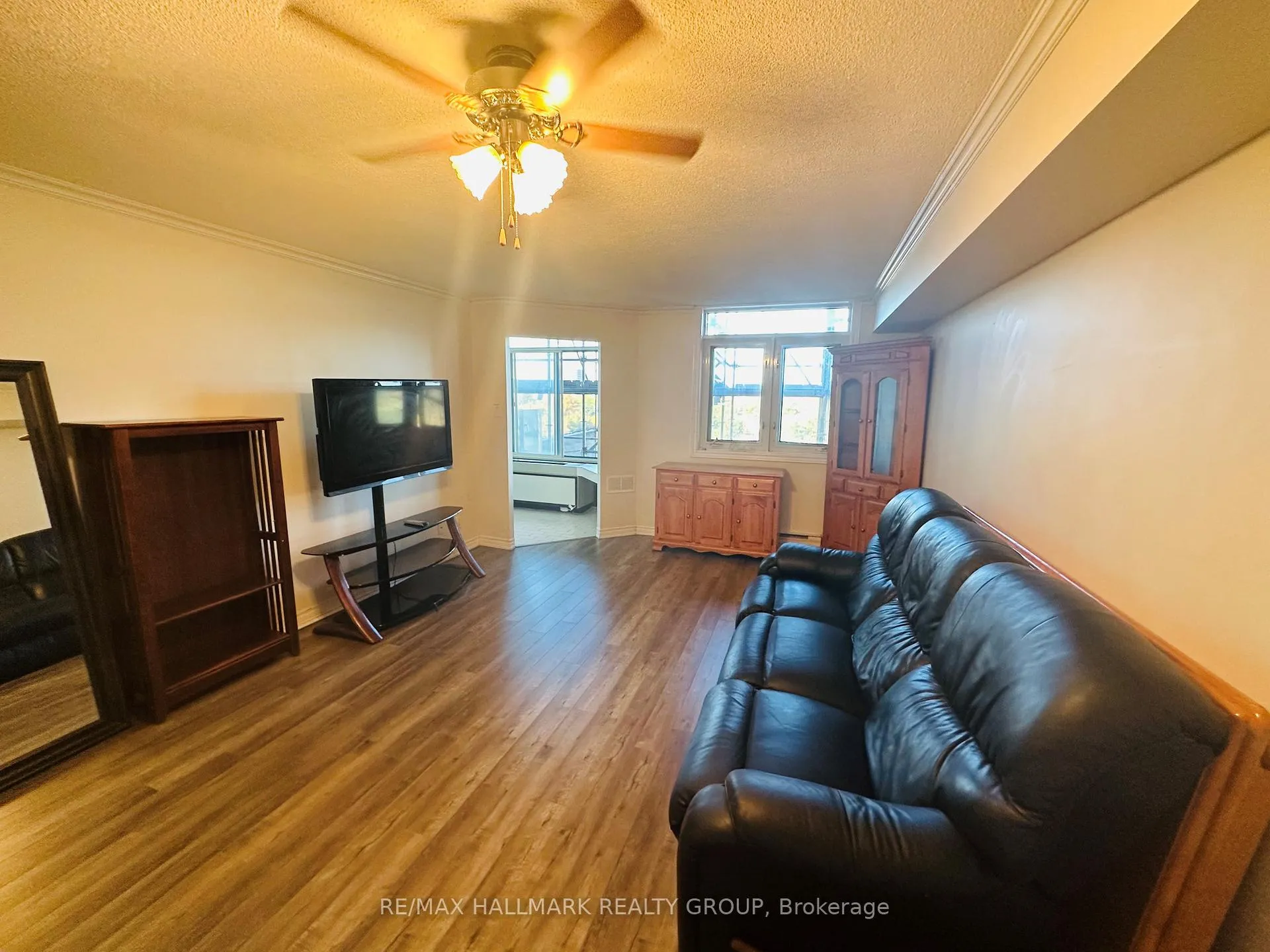 Photo 5 of Unit 813, 1025 Grenon Avenue, Ottawa, Fairfield Heights — HOMEH