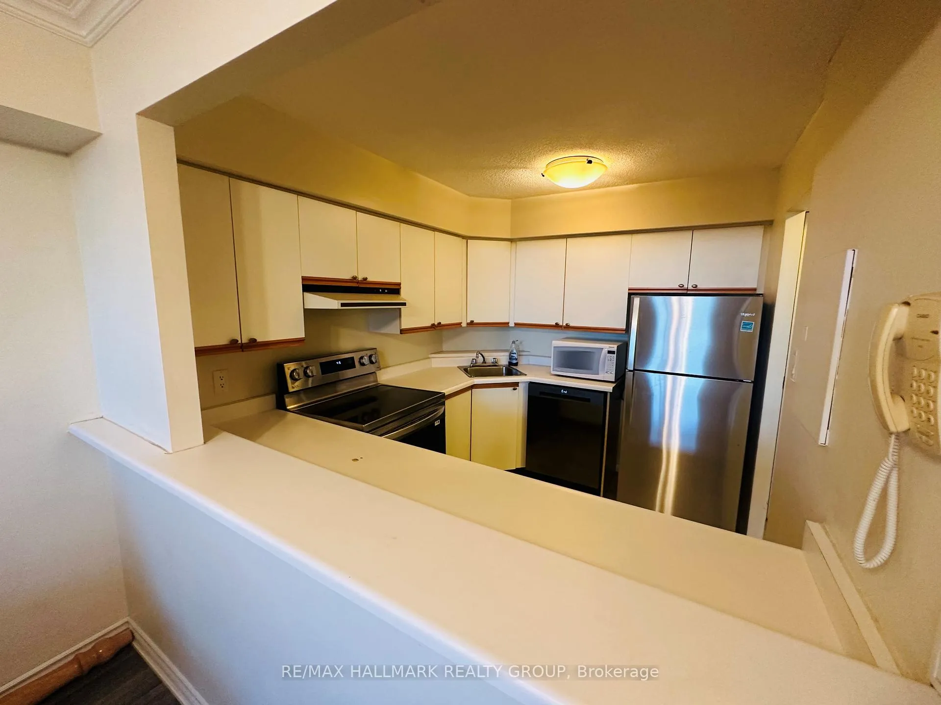 Photo 6 of Unit 813, 1025 Grenon Avenue, Ottawa, Fairfield Heights — HOMEH