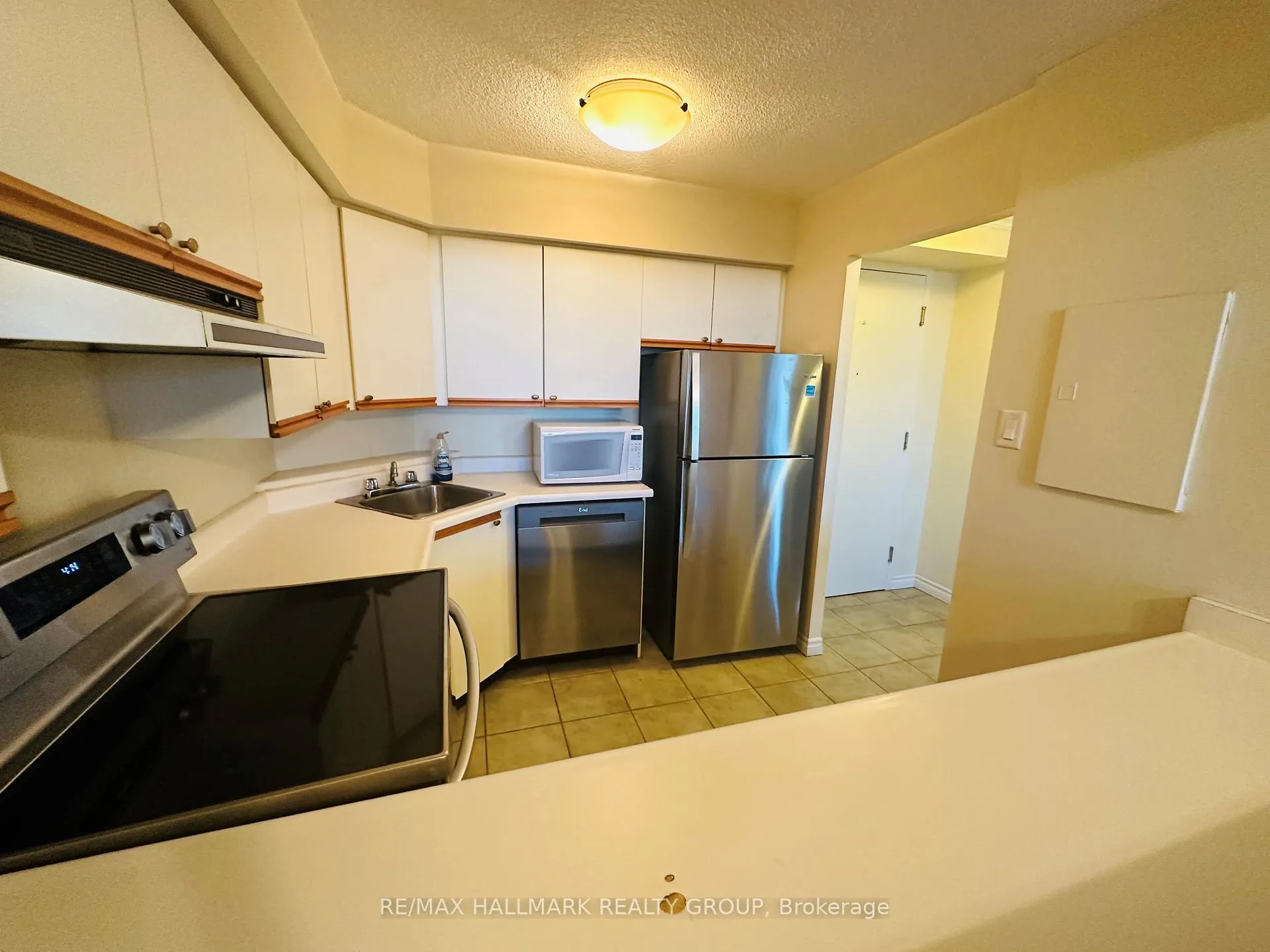 Photo 8 of Unit 813, 1025 Grenon Avenue, Ottawa, Fairfield Heights — HOMEH