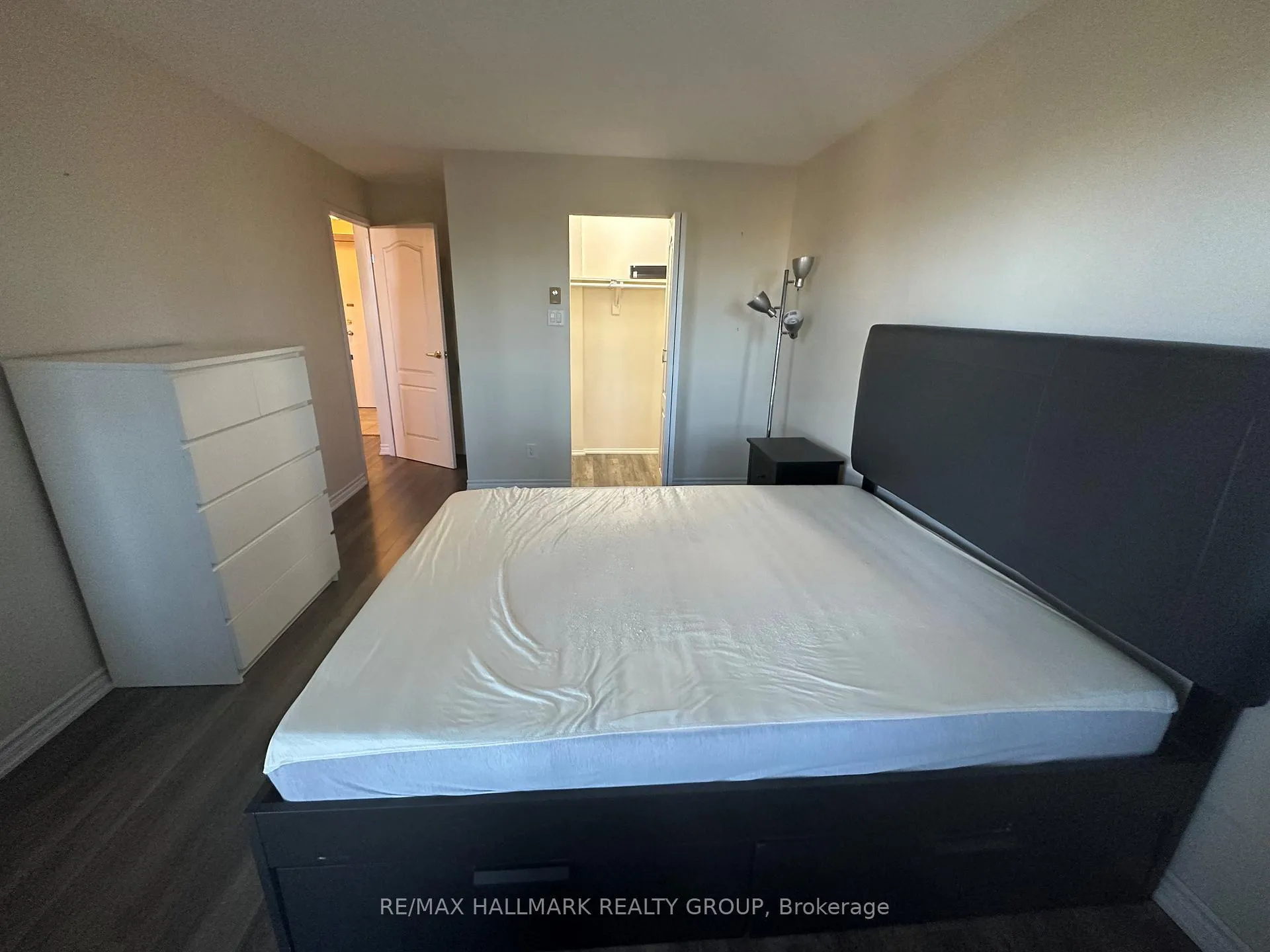 Photo 9 of Unit 813, 1025 Grenon Avenue, Ottawa, Fairfield Heights — HOMEH