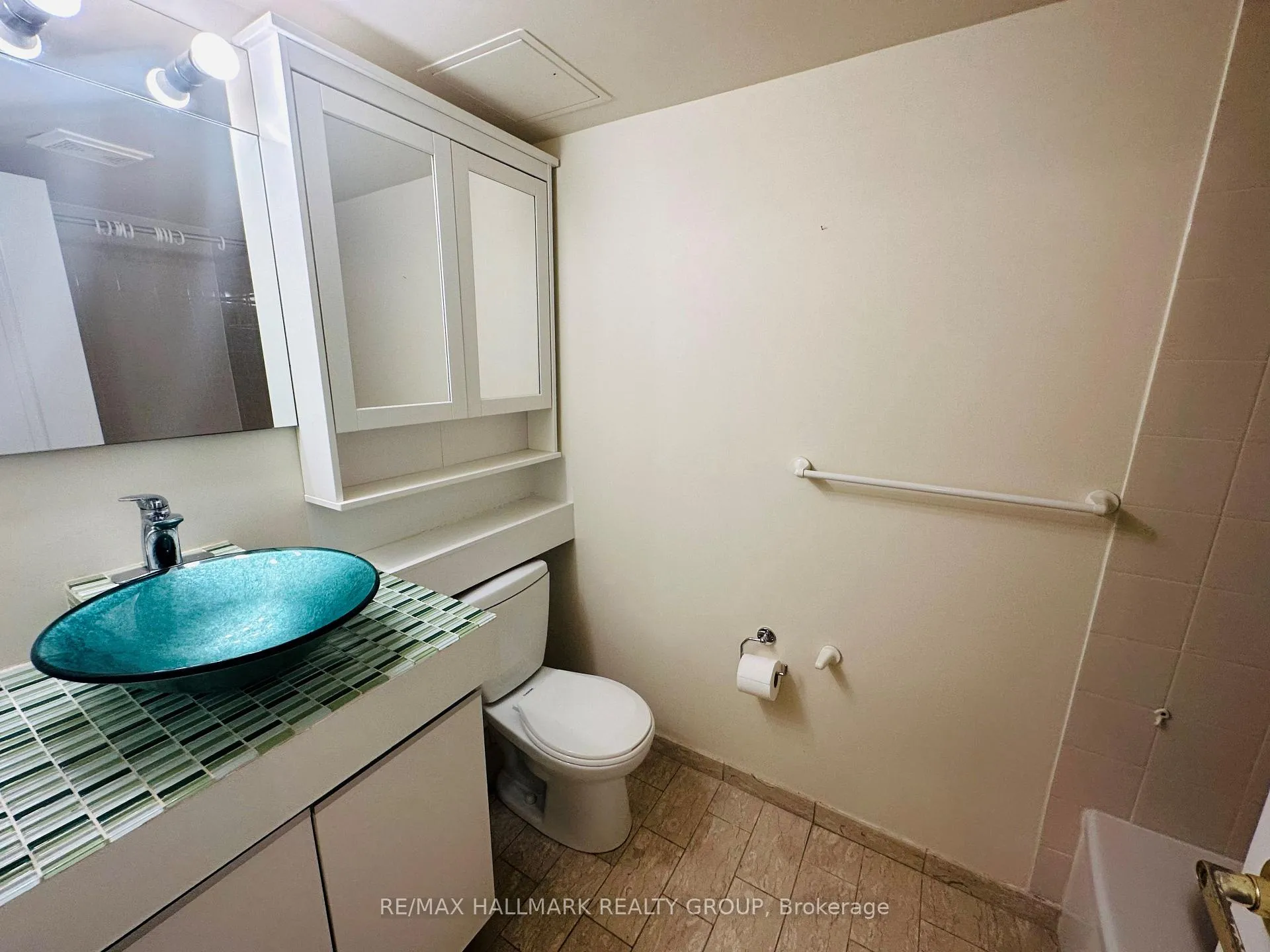 Photo 11 of Unit 813, 1025 Grenon Avenue, Ottawa, Fairfield Heights — HOMEH