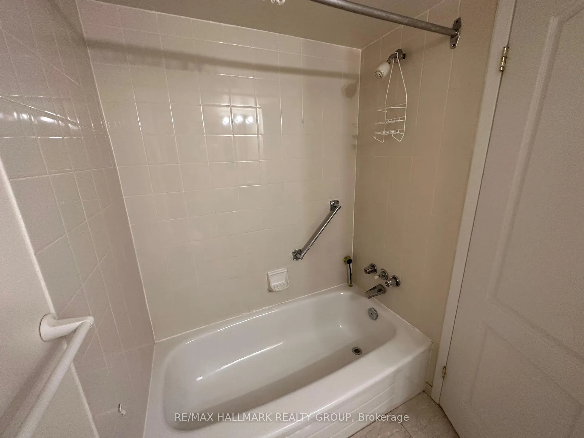 Photo 12 of Unit 813, 1025 Grenon Avenue, Ottawa, Fairfield Heights — HOMEH