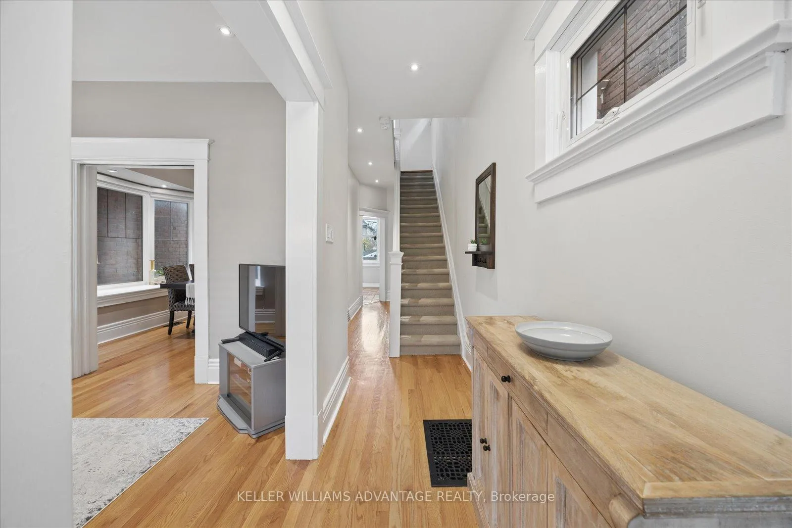 Photo 5 of 274 Waverley Road, Toronto, The Beaches — HOMEH