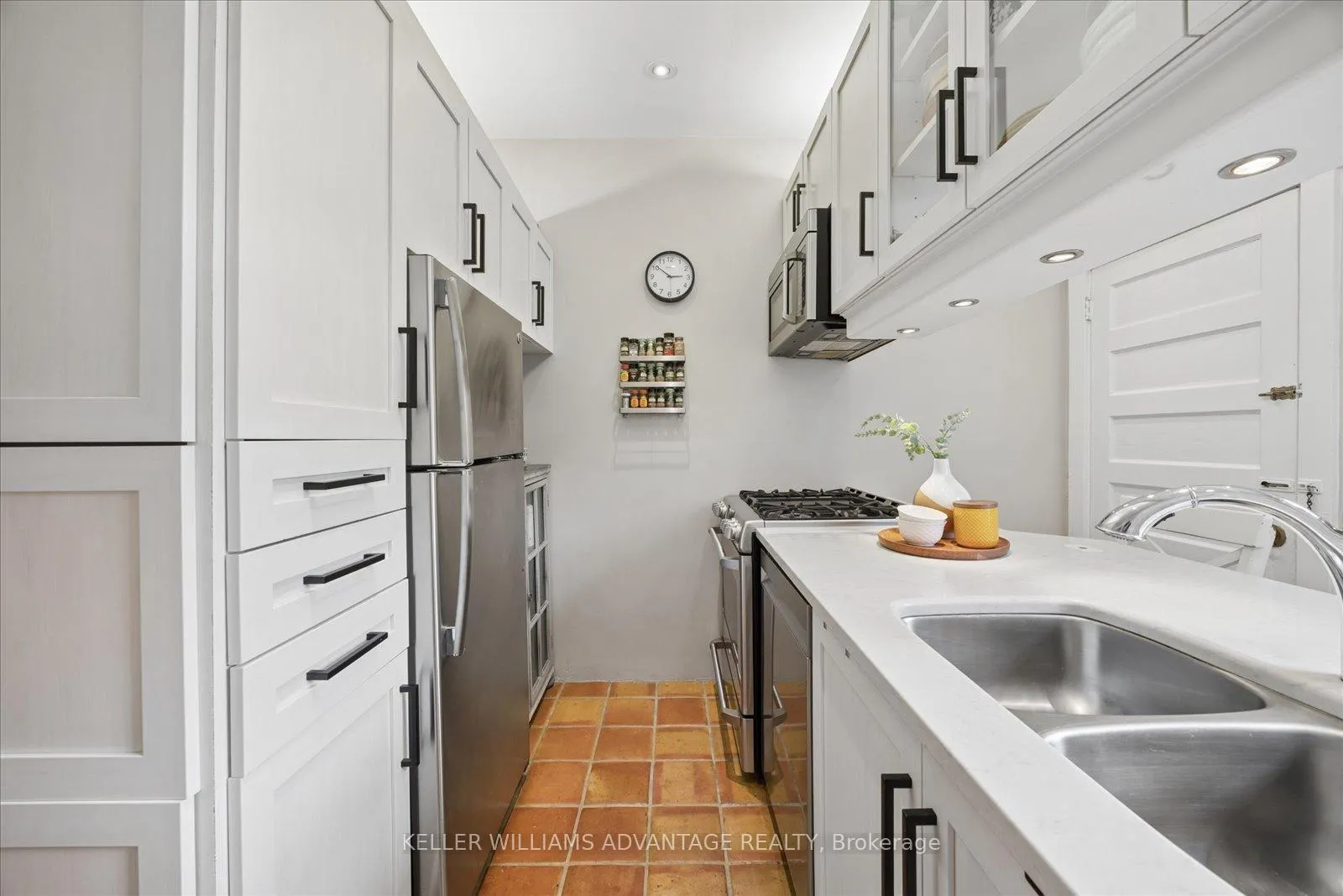 Photo 14 of 274 Waverley Road, Toronto, The Beaches — HOMEH