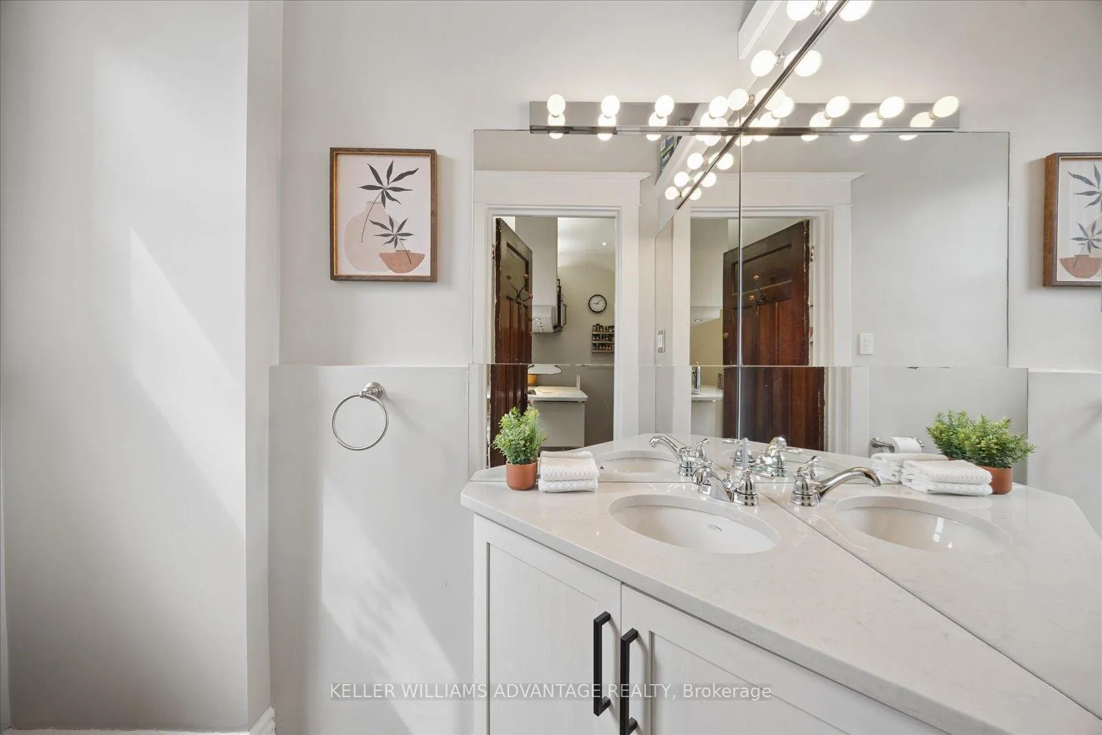 Photo 18 of 274 Waverley Road, Toronto, The Beaches — HOMEH