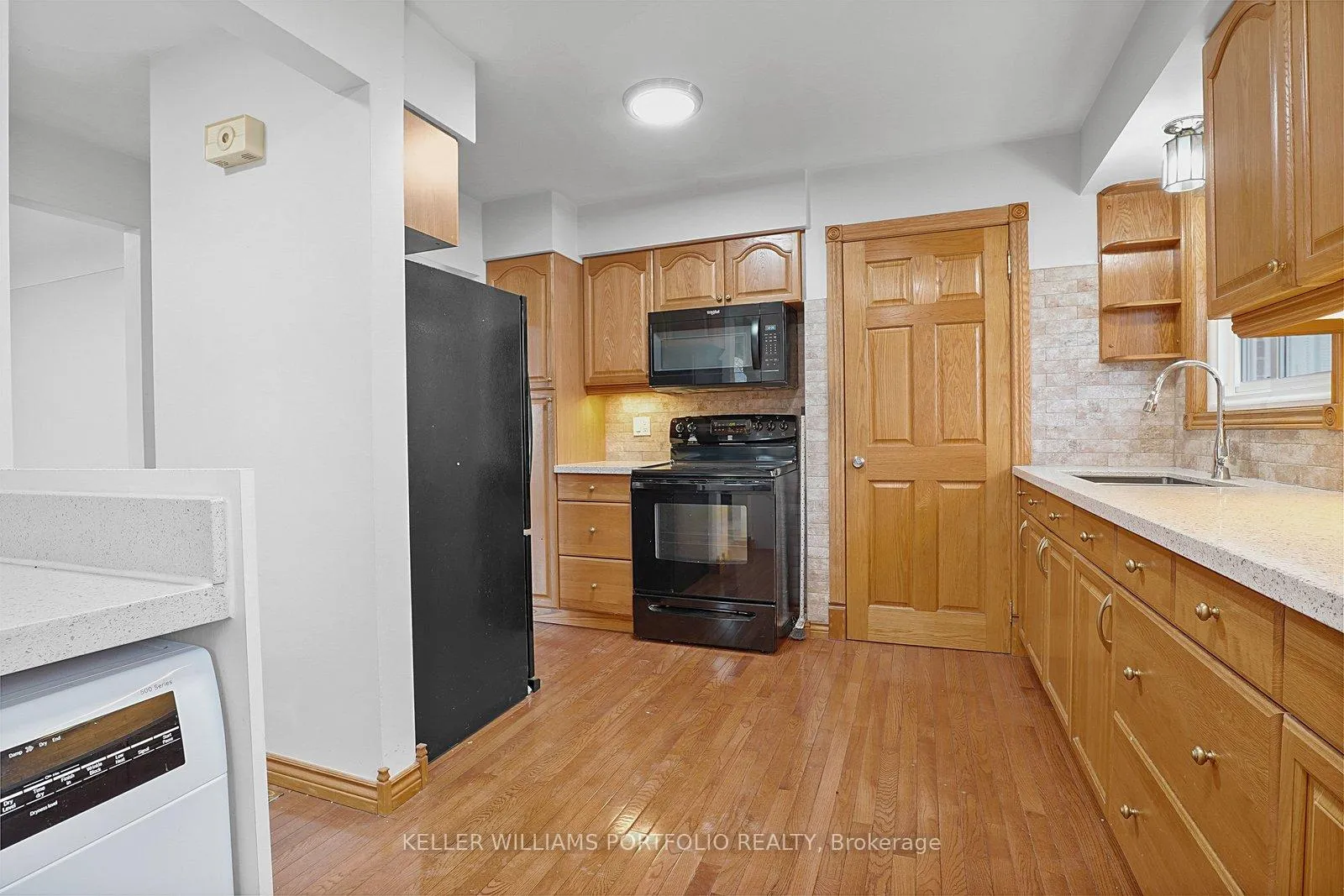 Photo 11 of 68 Athabasca Street, Oshawa, Donevan — HOMEH