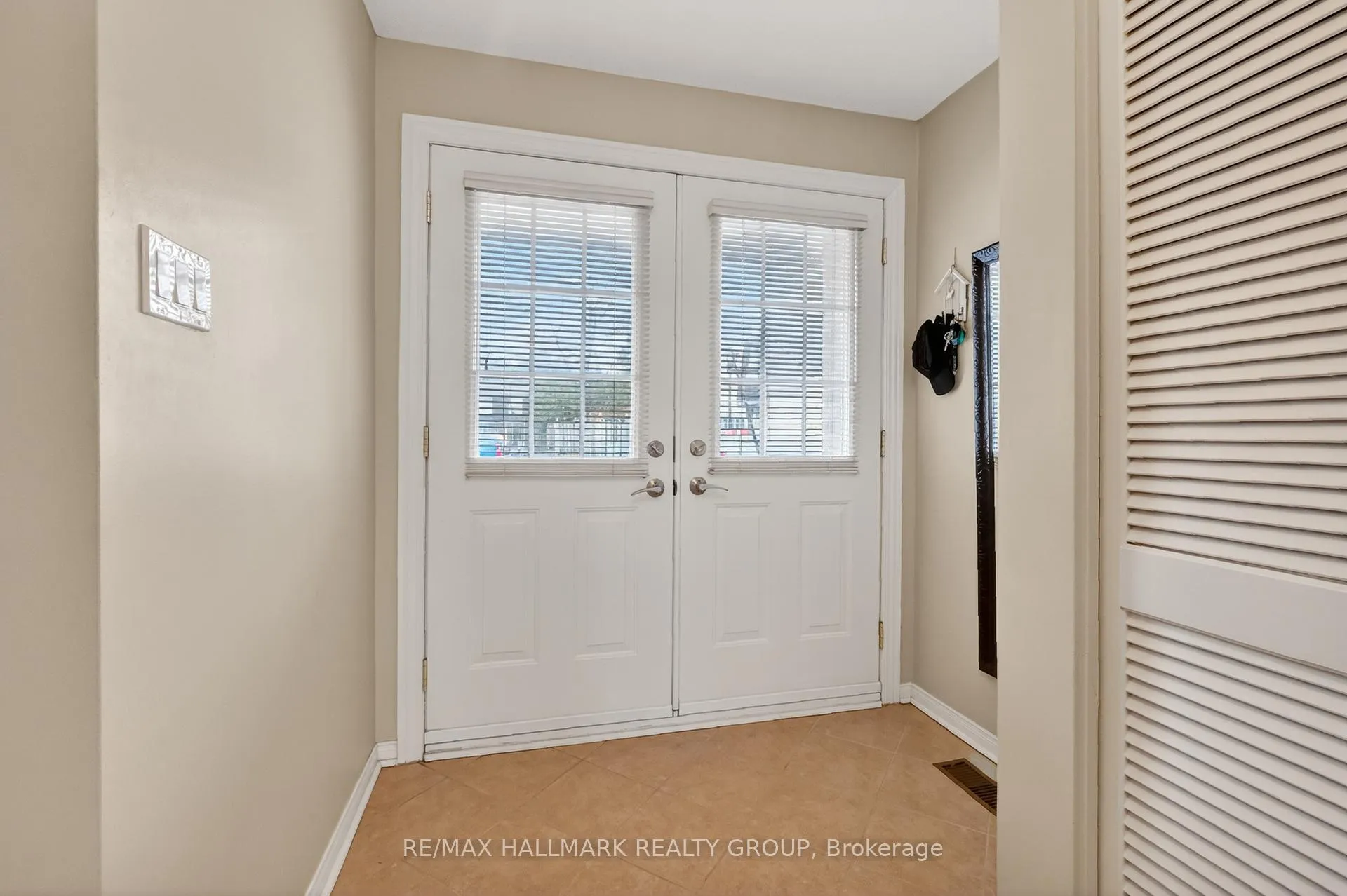 Photo 3 of Unit 257, 3310 Southgate Road, Ottawa, South Keys — HOMEH