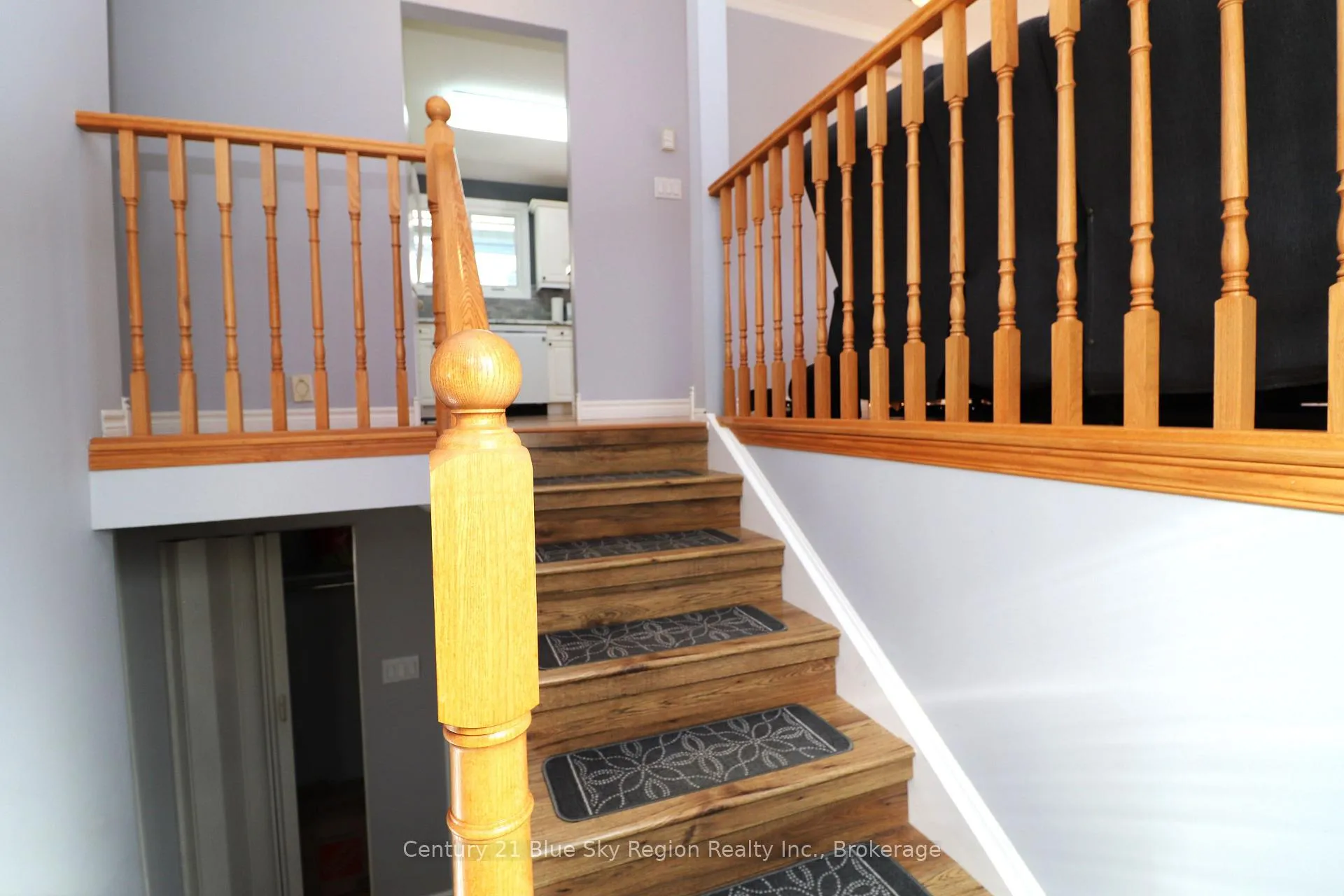 Photo 4 of 85 Whitney Avenue, North Bay, Ferris — HOMEH