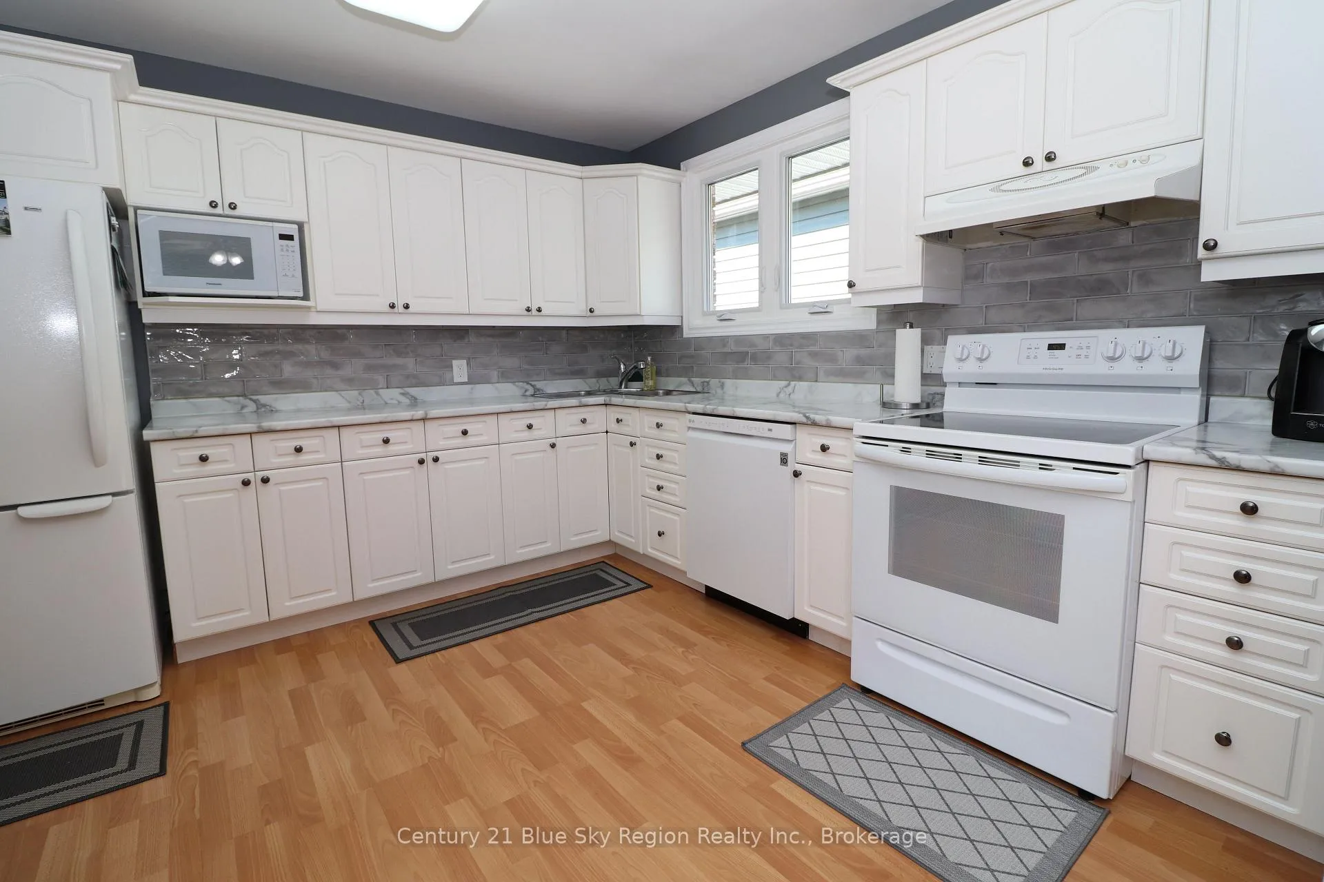 Photo 10 of 85 Whitney Avenue, North Bay, Ferris — HOMEH