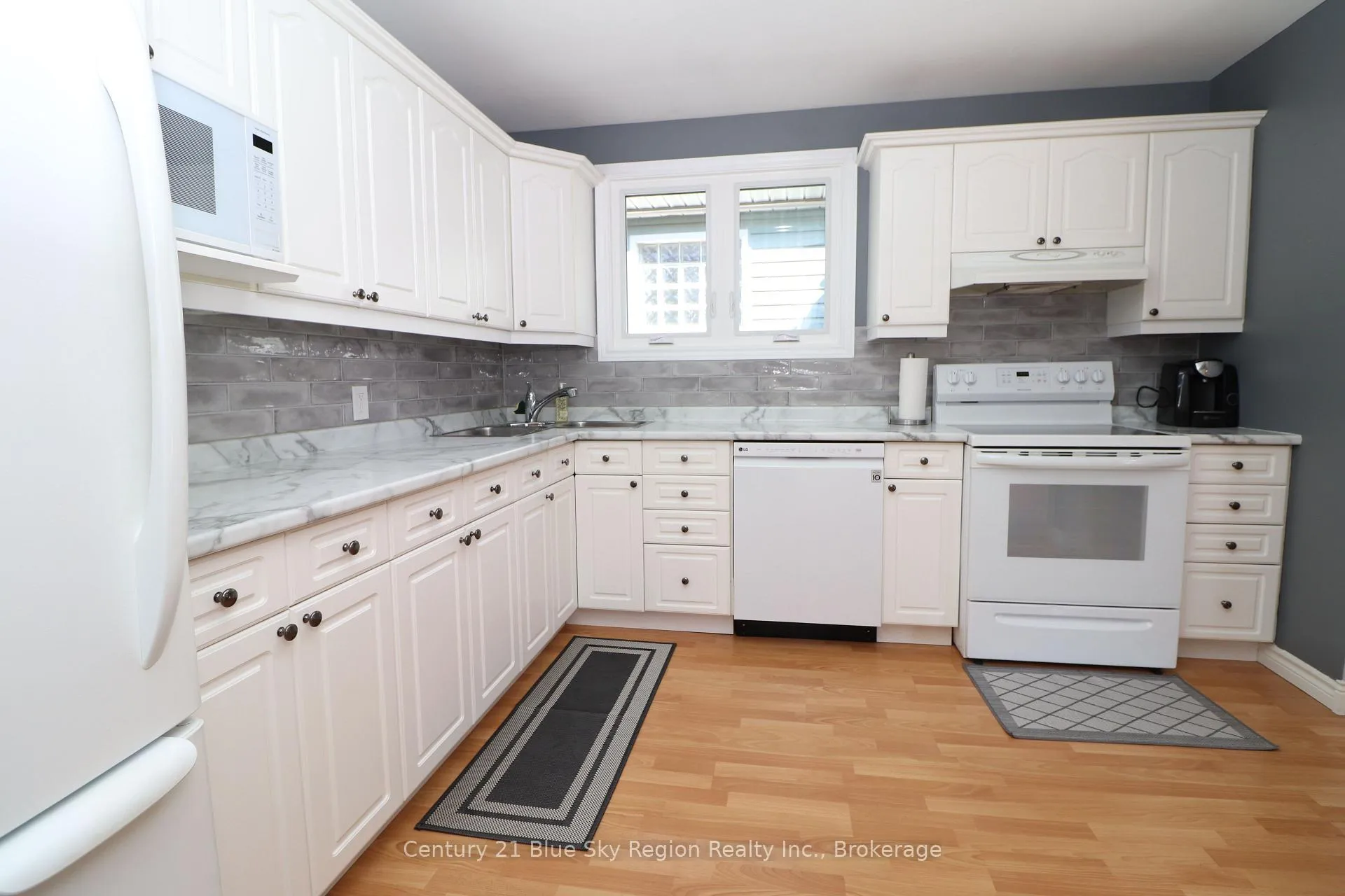 Photo 11 of 85 Whitney Avenue, North Bay, Ferris — HOMEH