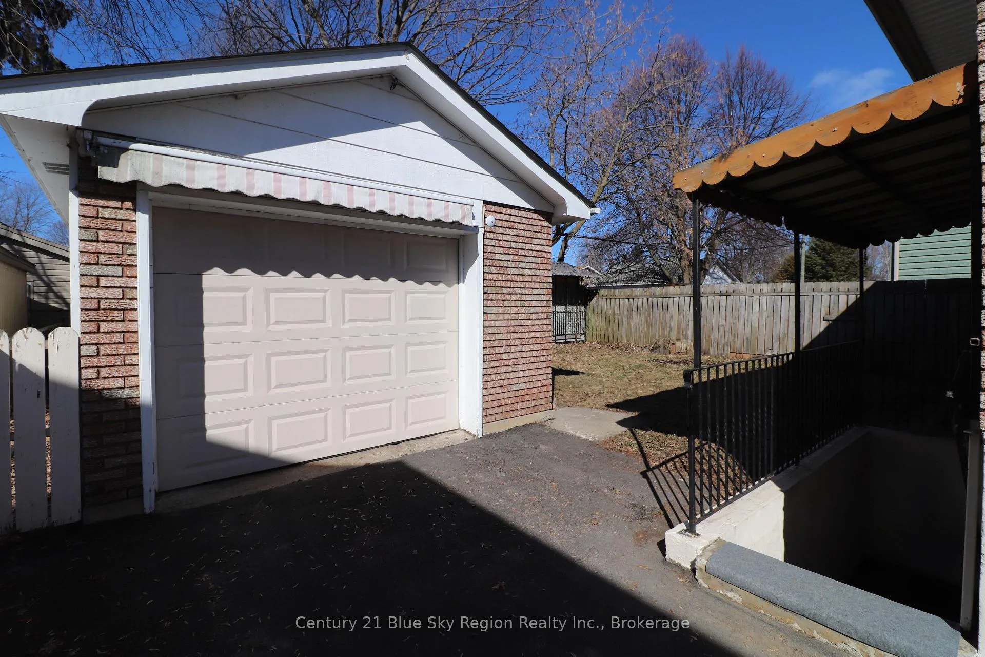 Photo 40 of 85 Whitney Avenue, North Bay, Ferris — HOMEH