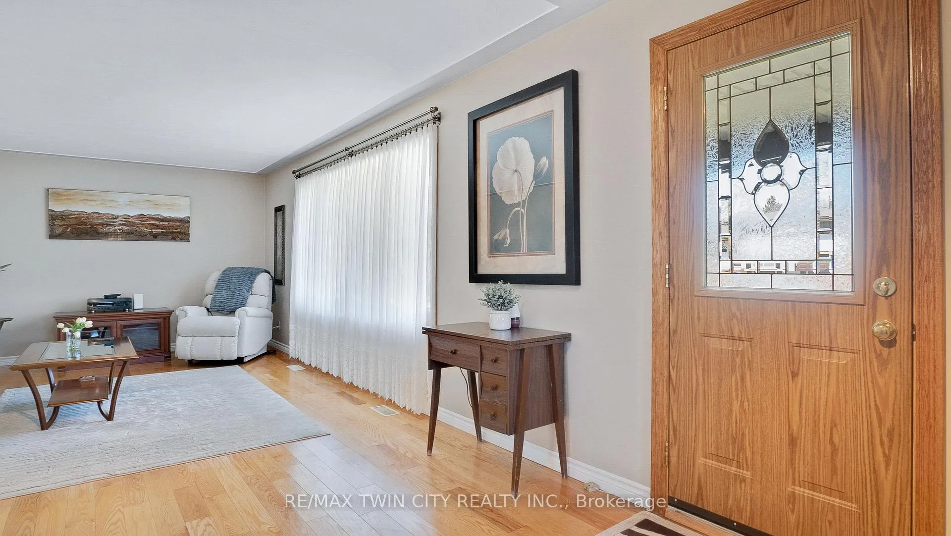 Photo 5 of 159 Elkington Drive, Kitchener — HOMEH