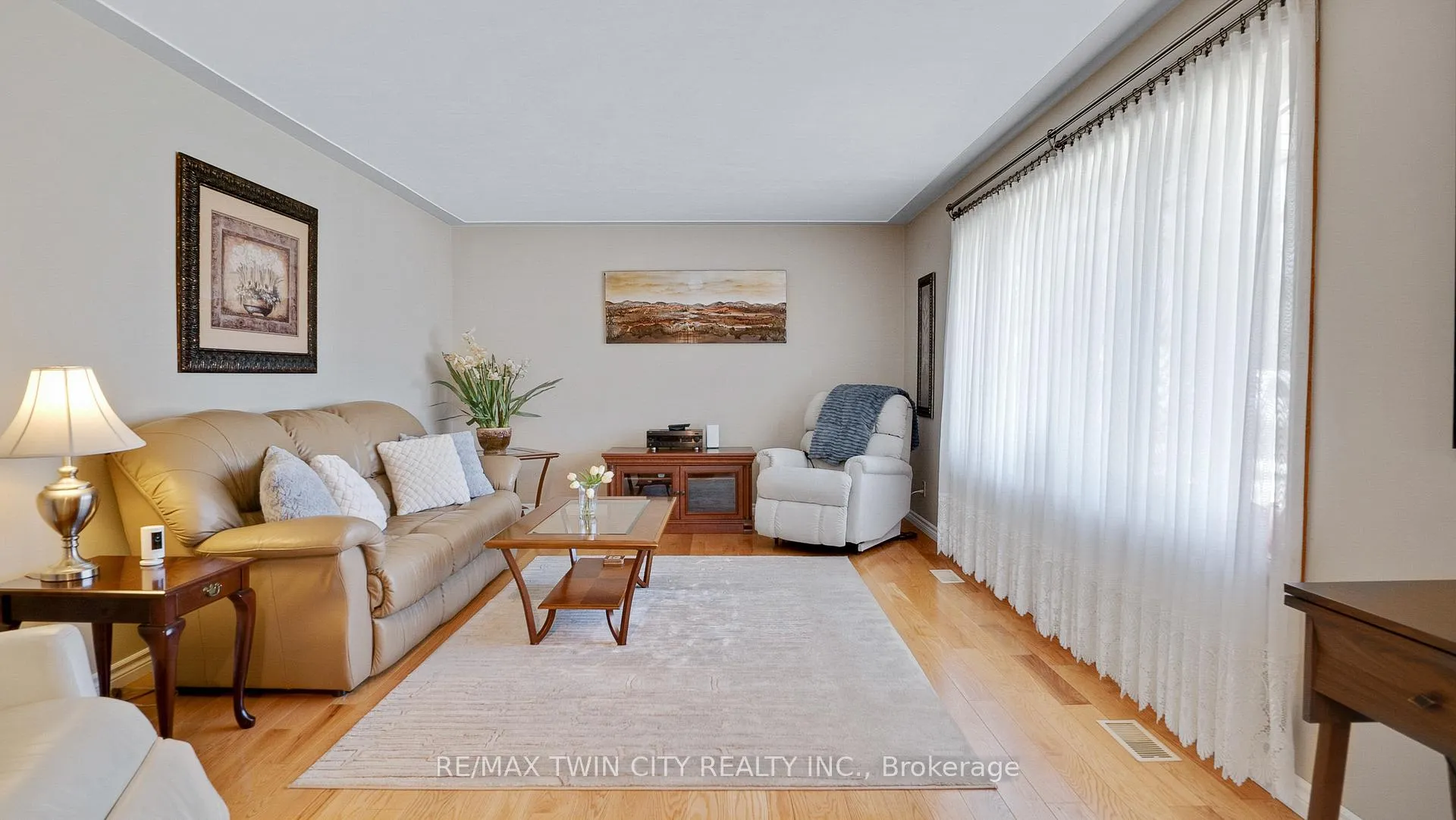Photo 7 of 159 Elkington Drive, Kitchener — HOMEH