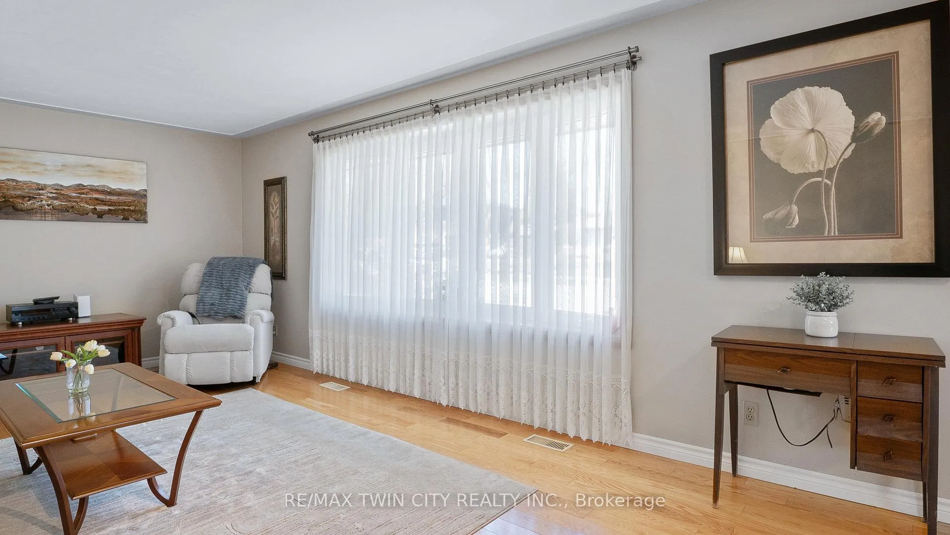 Photo 8 of 159 Elkington Drive, Kitchener — HOMEH