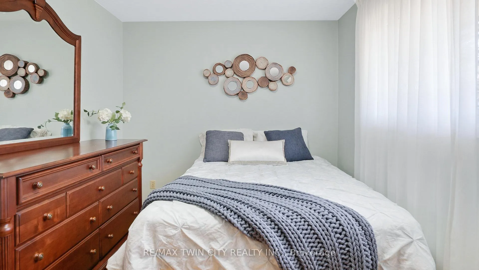 Photo 15 of 159 Elkington Drive, Kitchener — HOMEH