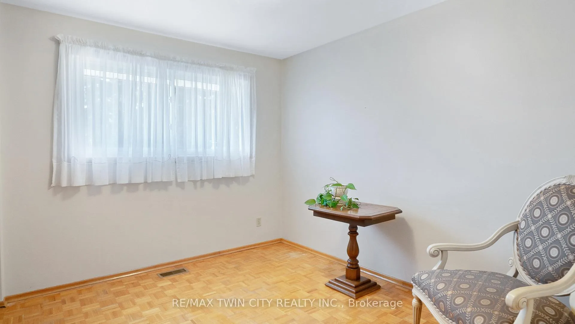 Photo 17 of 159 Elkington Drive, Kitchener — HOMEH