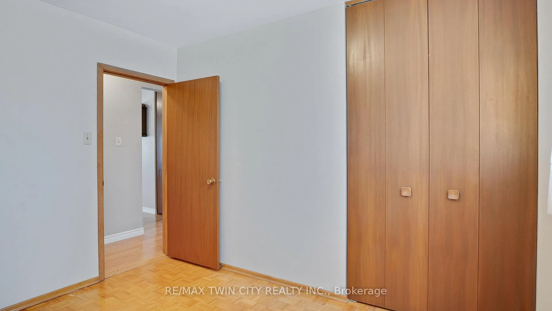 Photo 19 of 159 Elkington Drive, Kitchener — HOMEH