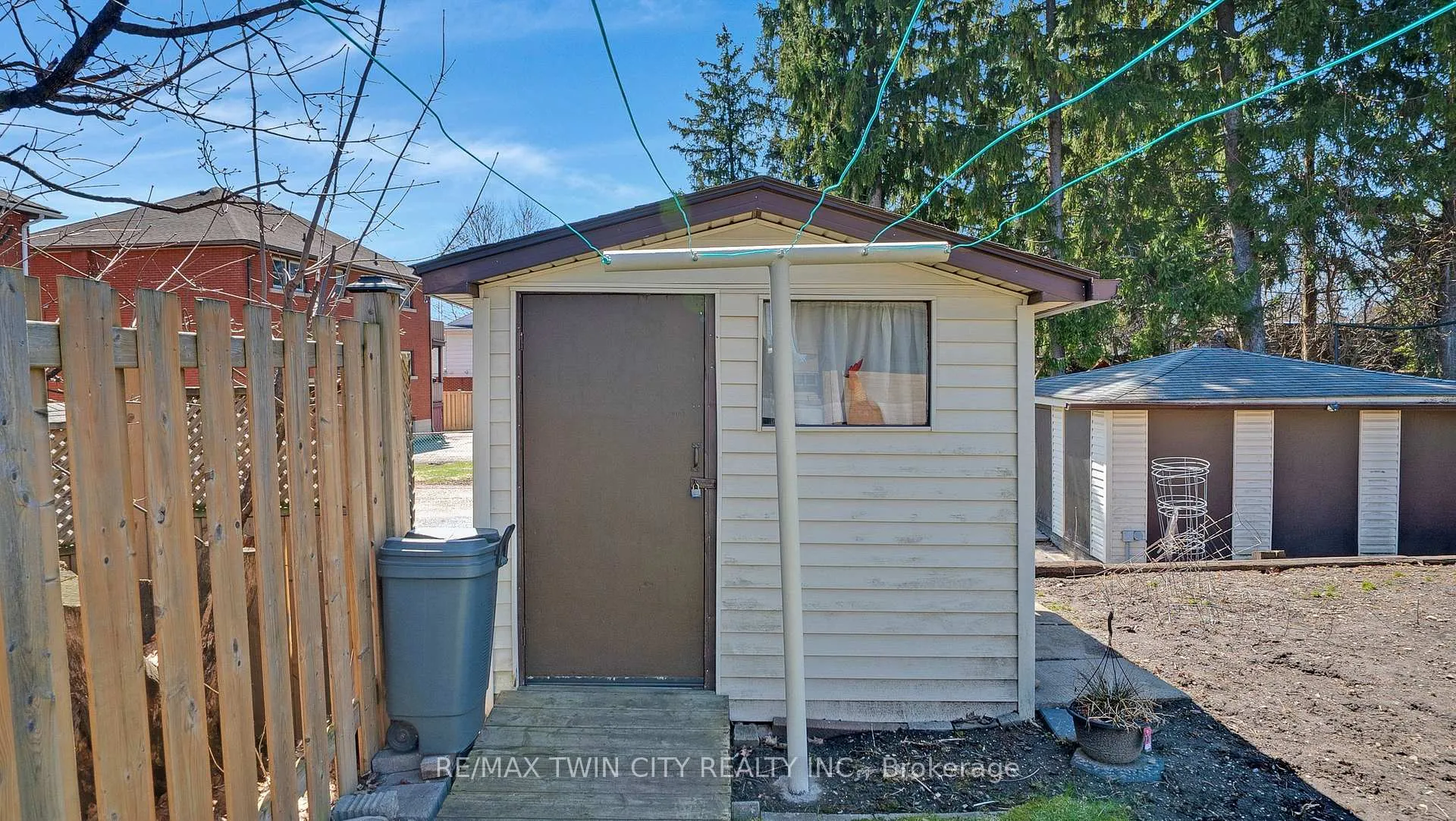 Photo 29 of 159 Elkington Drive, Kitchener — HOMEH