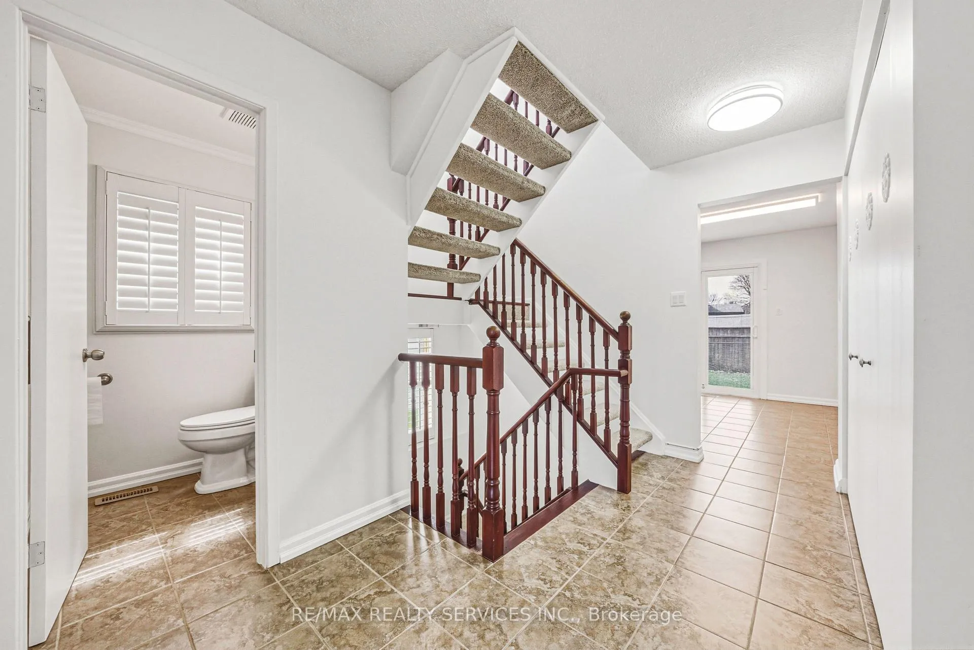 Photo 6 of 4 Mount Forest Drive, Brampton, Heart Lake West — HOMEH