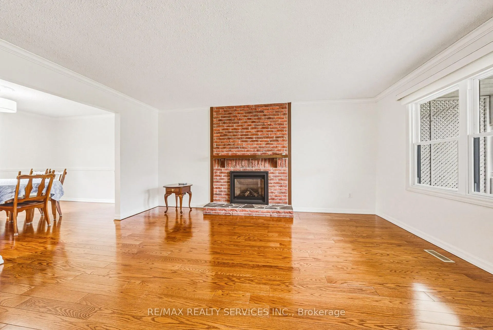 Photo 7 of 4 Mount Forest Drive, Brampton, Heart Lake West — HOMEH