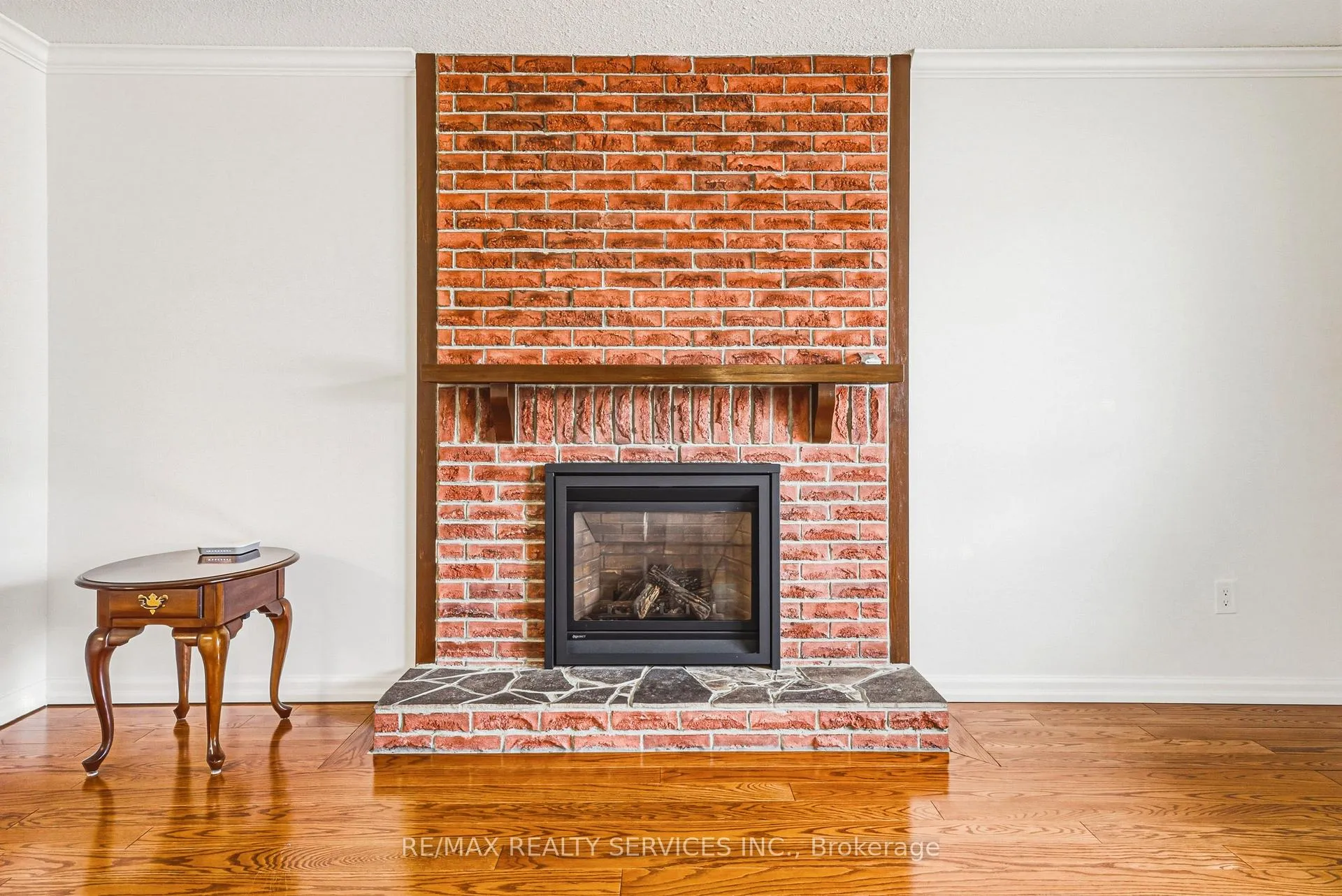 Photo 8 of 4 Mount Forest Drive, Brampton, Heart Lake West — HOMEH