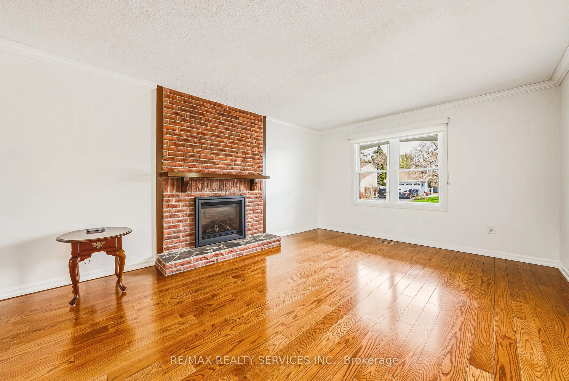 Photo 9 of 4 Mount Forest Drive, Brampton, Heart Lake West — HOMEH