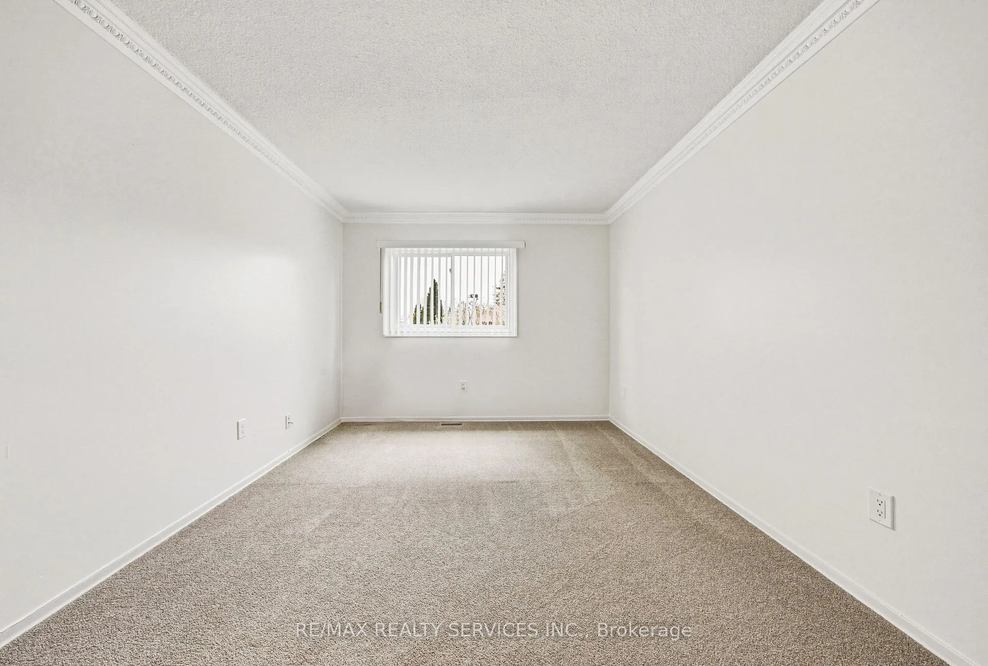 Photo 16 of 4 Mount Forest Drive, Brampton, Heart Lake West — HOMEH