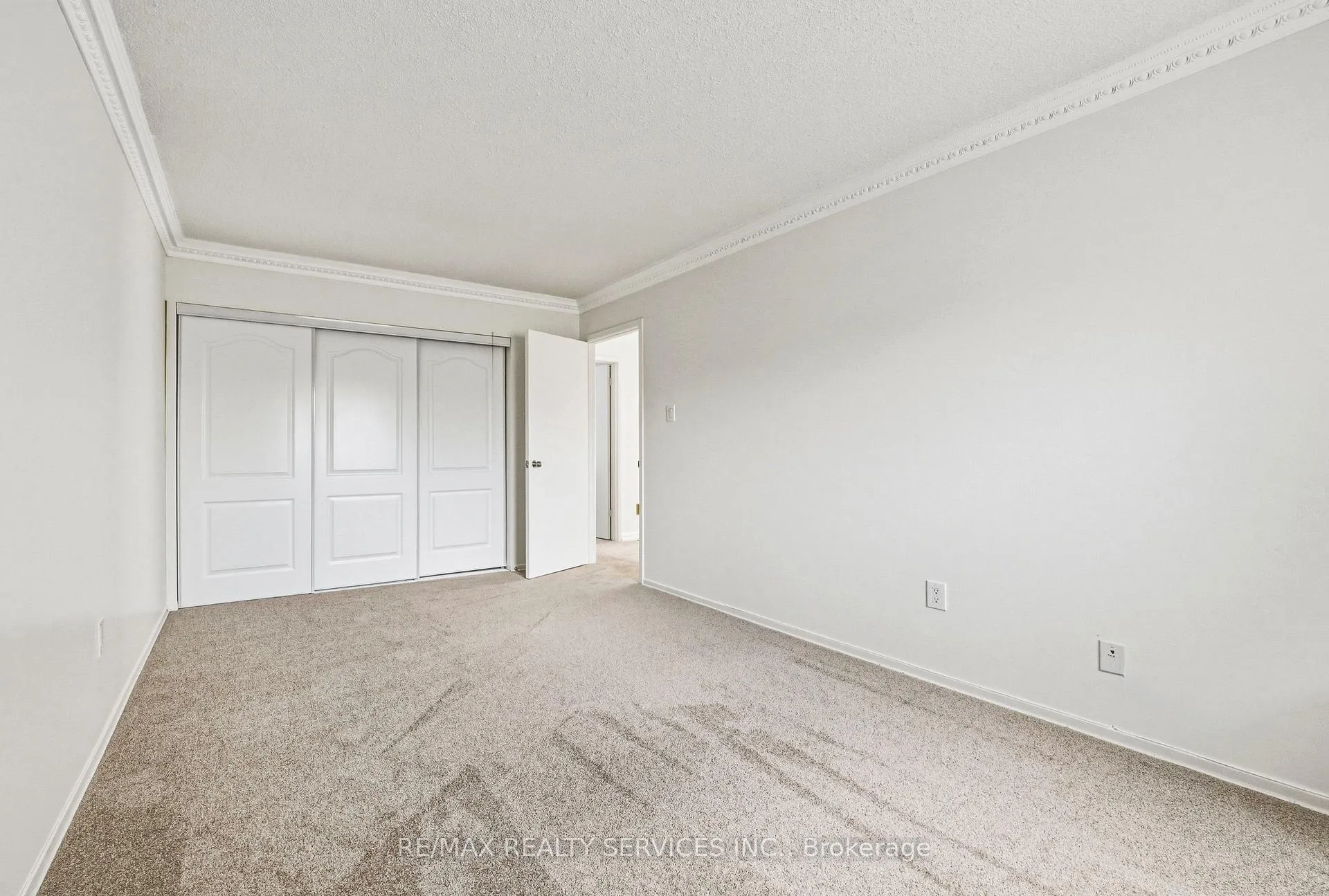 Photo 17 of 4 Mount Forest Drive, Brampton, Heart Lake West — HOMEH