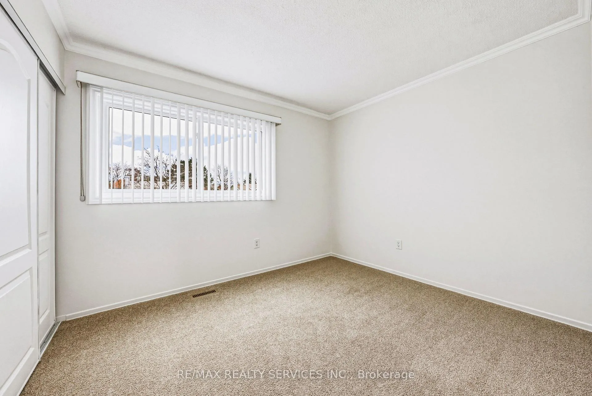 Photo 18 of 4 Mount Forest Drive, Brampton, Heart Lake West — HOMEH