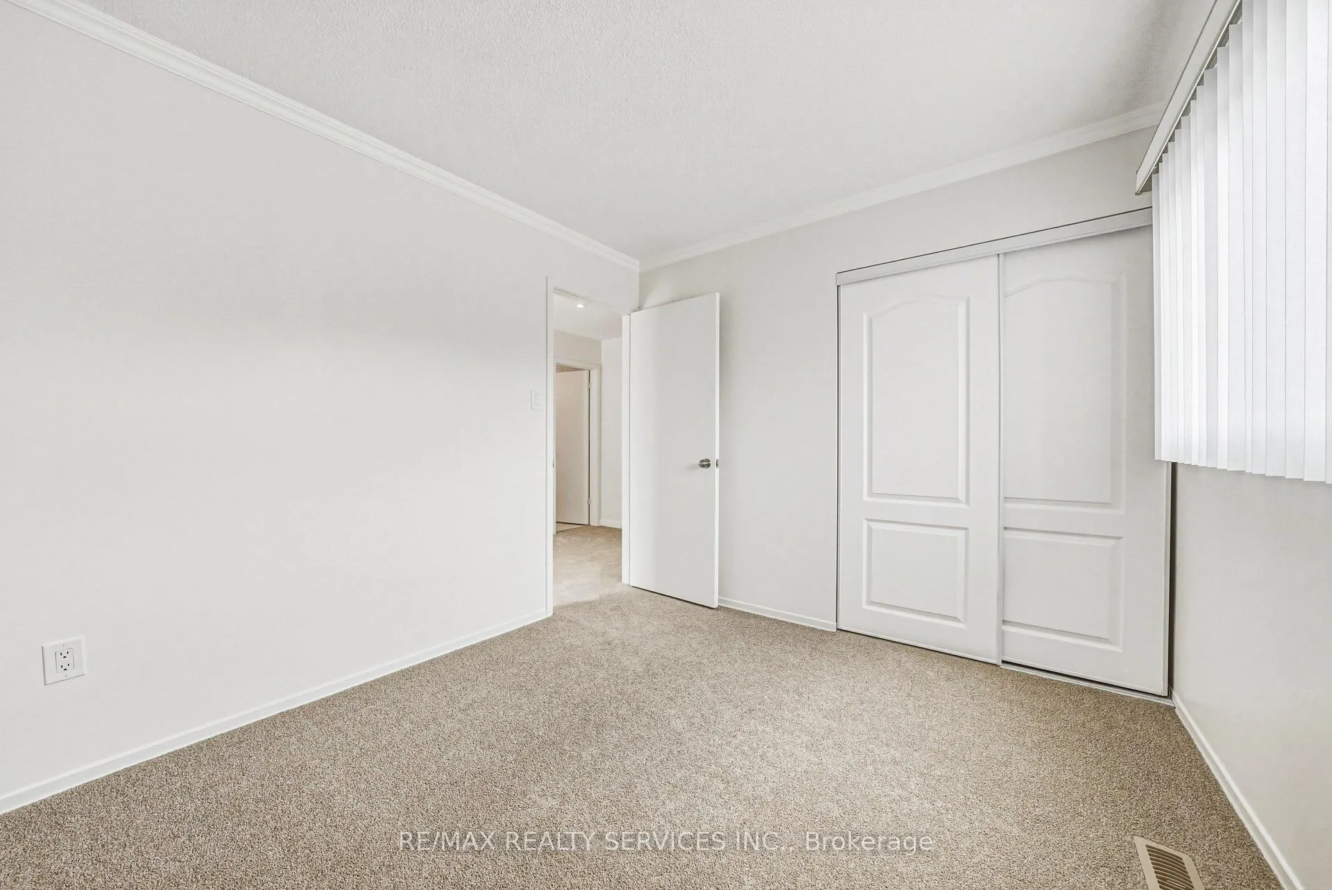 Photo 19 of 4 Mount Forest Drive, Brampton, Heart Lake West — HOMEH