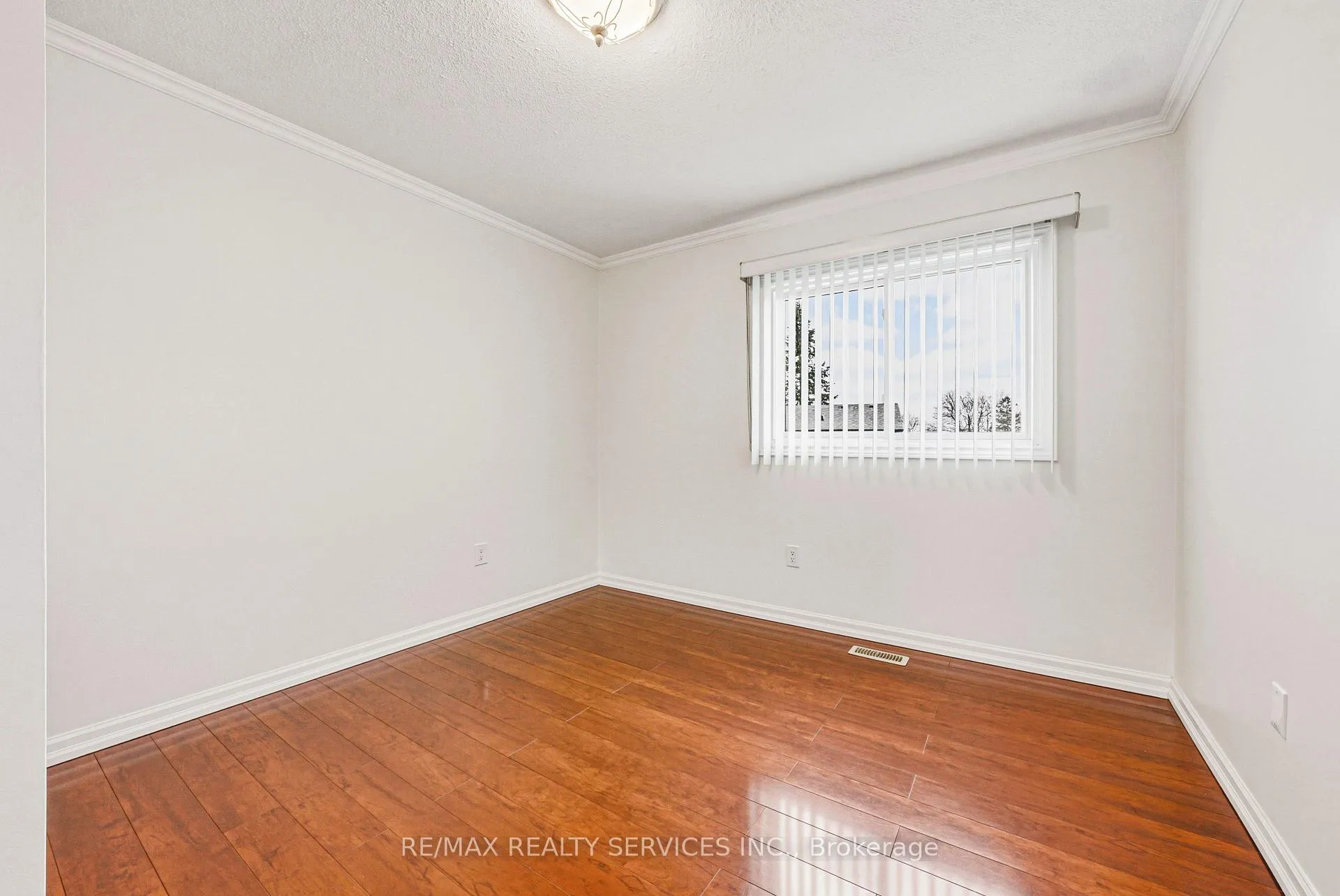 Photo 20 of 4 Mount Forest Drive, Brampton, Heart Lake West — HOMEH