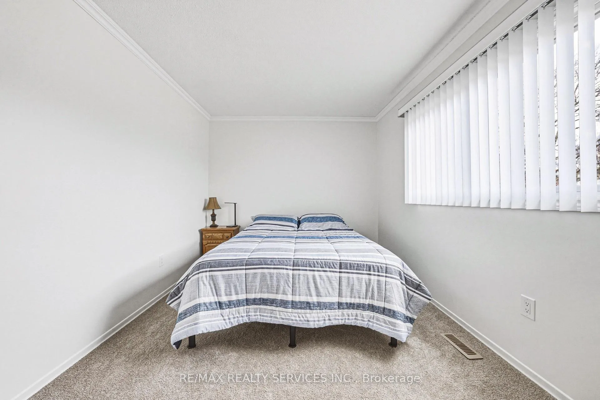 Photo 24 of 4 Mount Forest Drive, Brampton, Heart Lake West — HOMEH