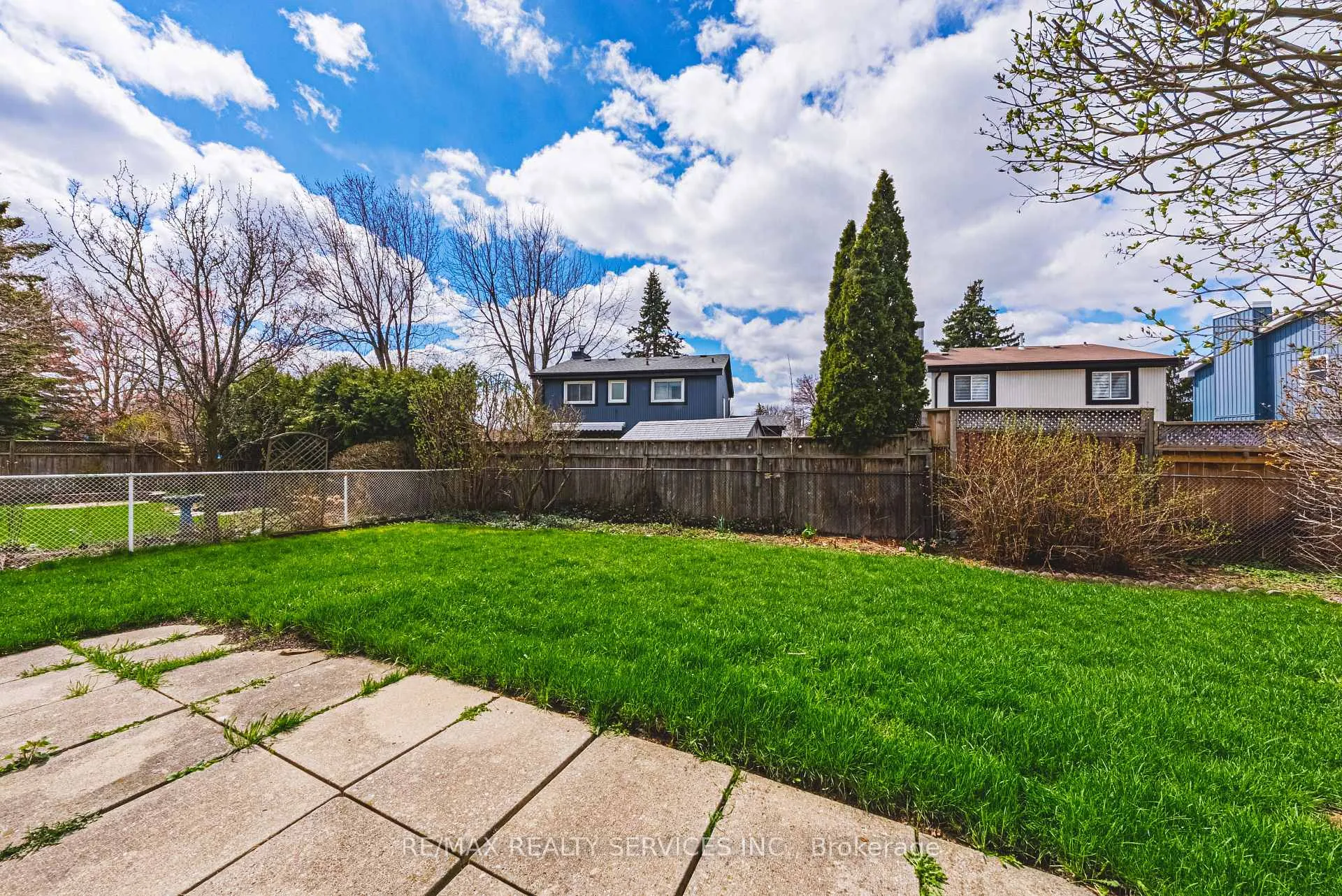 Photo 35 of 4 Mount Forest Drive, Brampton, Heart Lake West — HOMEH