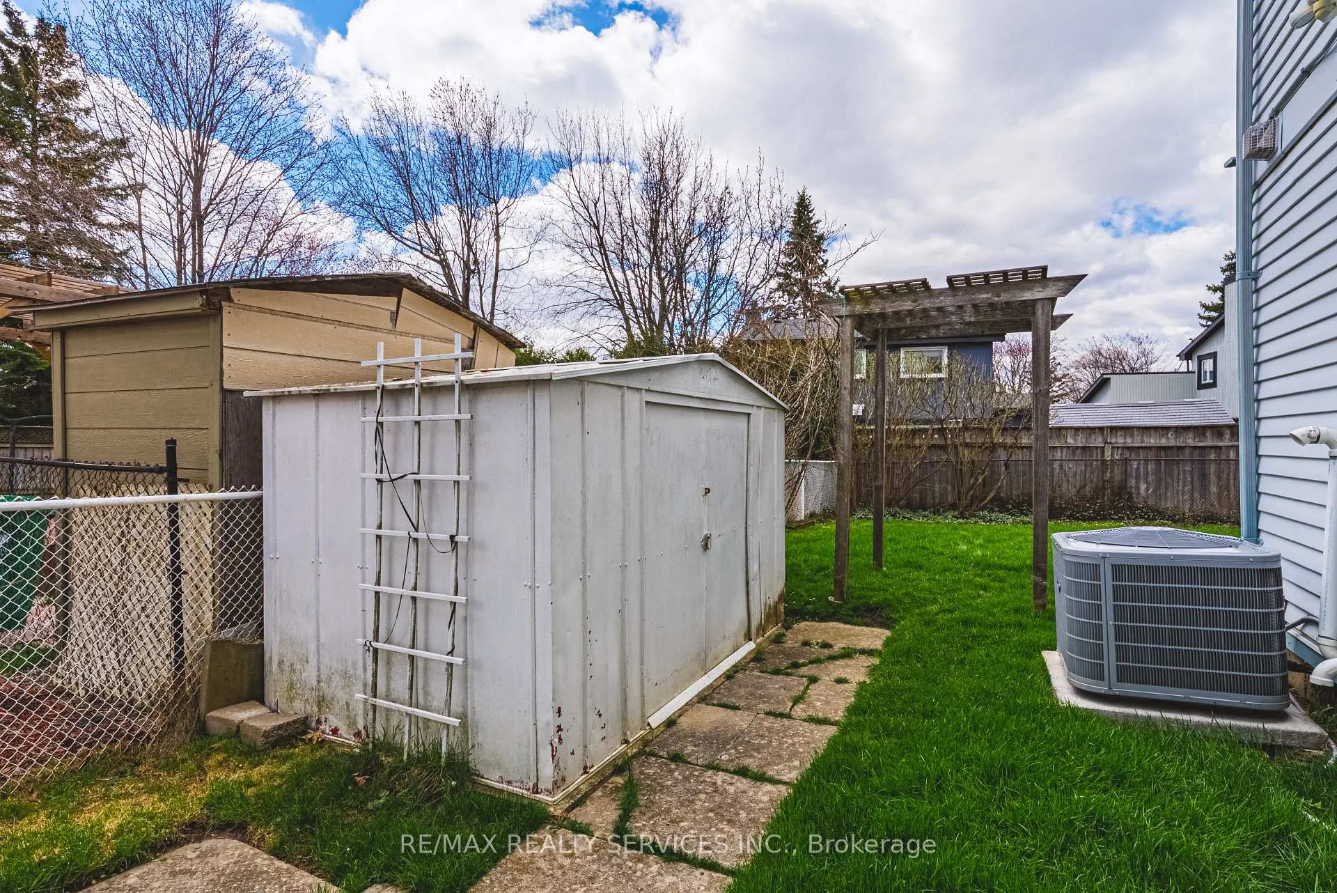 Photo 36 of 4 Mount Forest Drive, Brampton, Heart Lake West — HOMEH