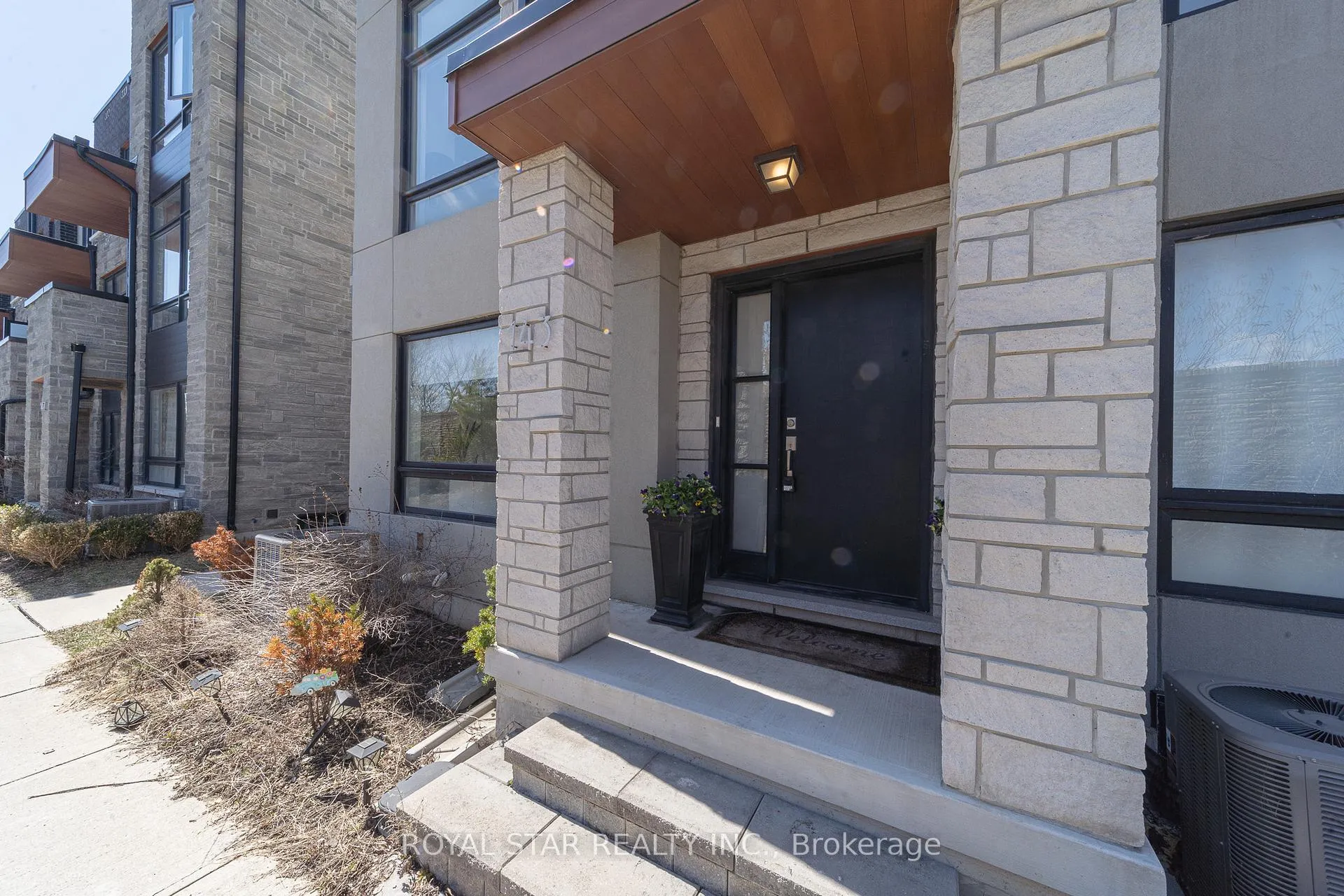 Photo 4 of 143 Carpaccio Avenue, Vaughan, Vellore Village — HOMEH