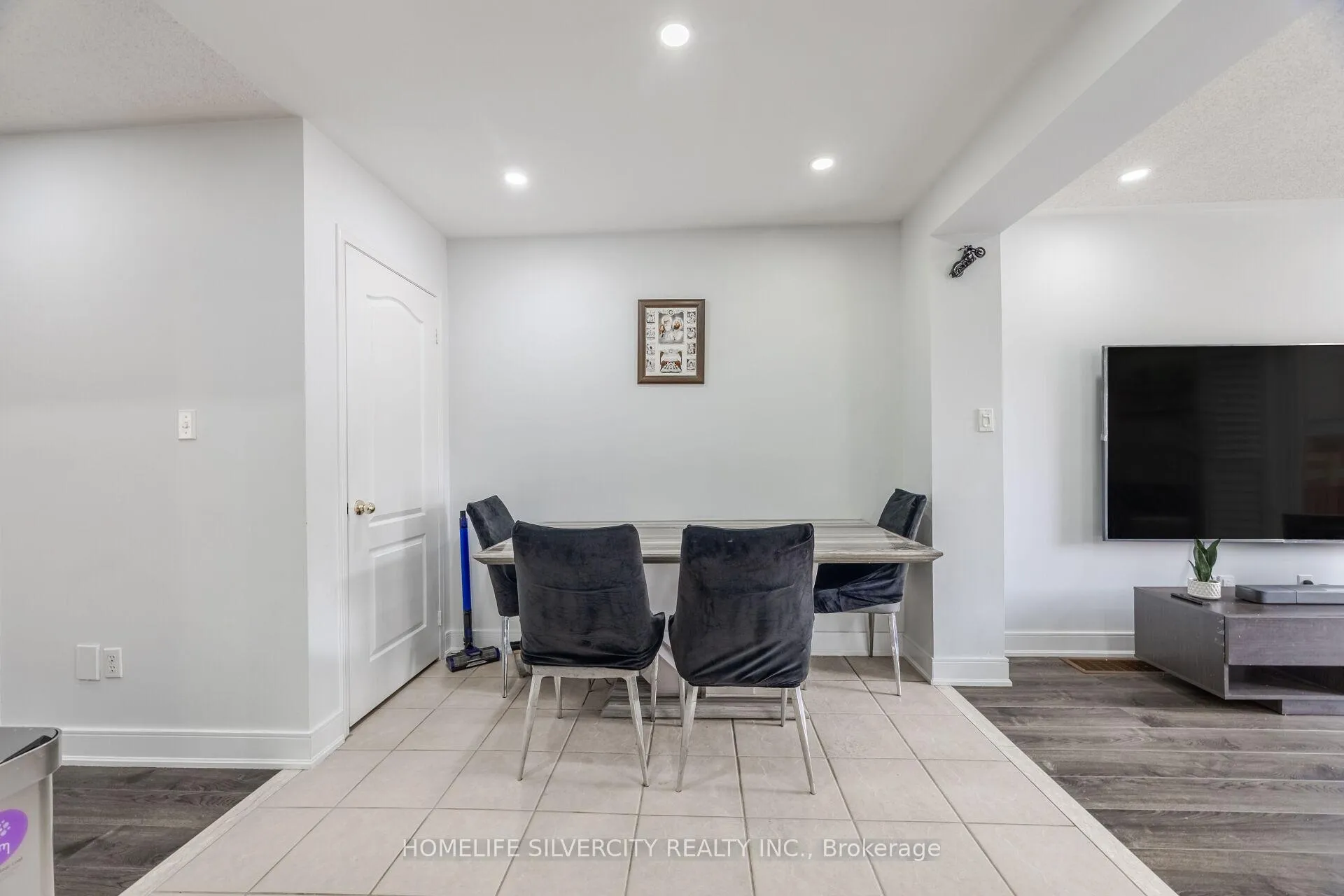 Photo 10 of 67 Sweet Clover Crescent, Brampton, Sandringham-Wellington — HOMEH