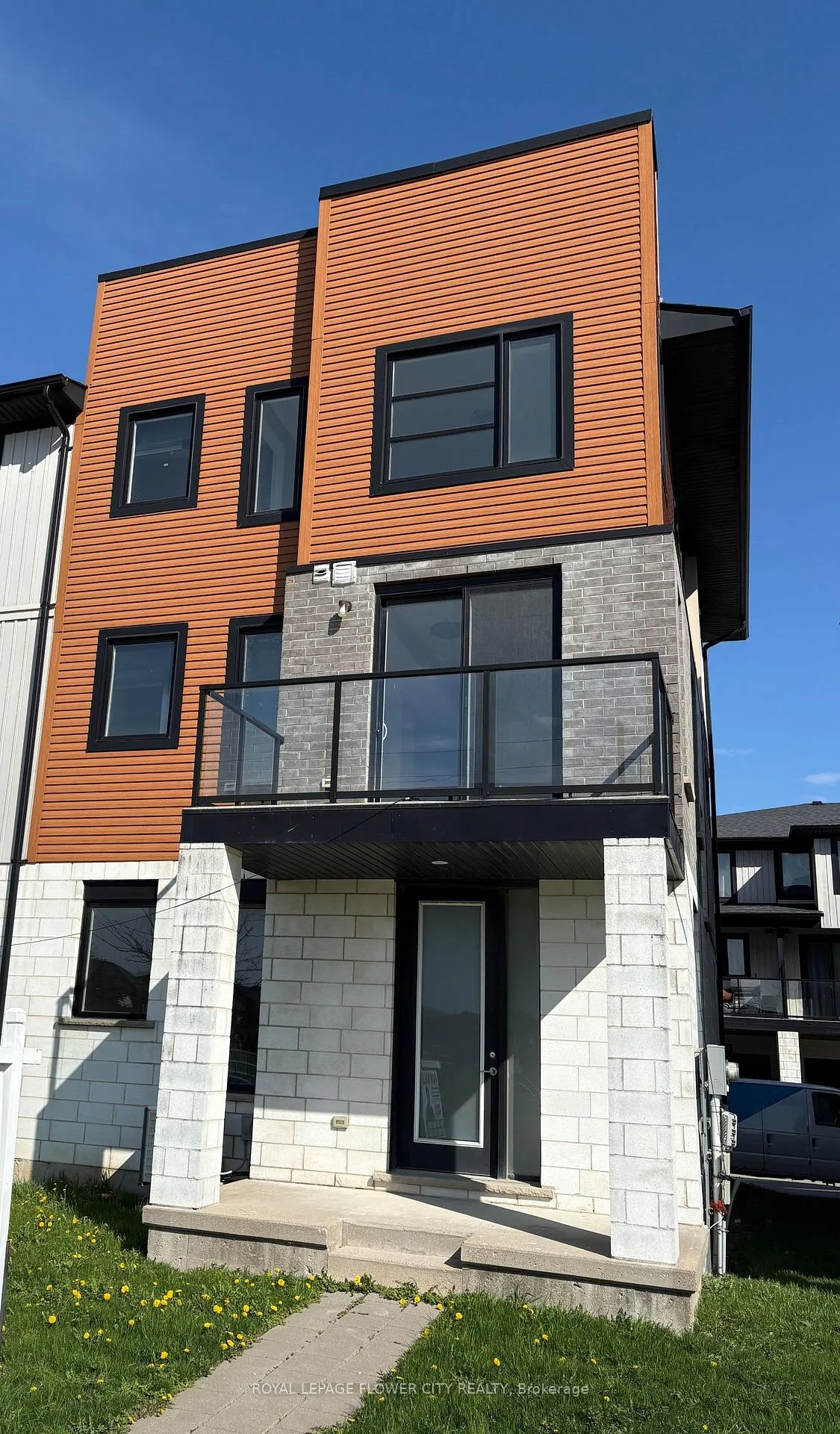 Front of 923 Sarnia Road