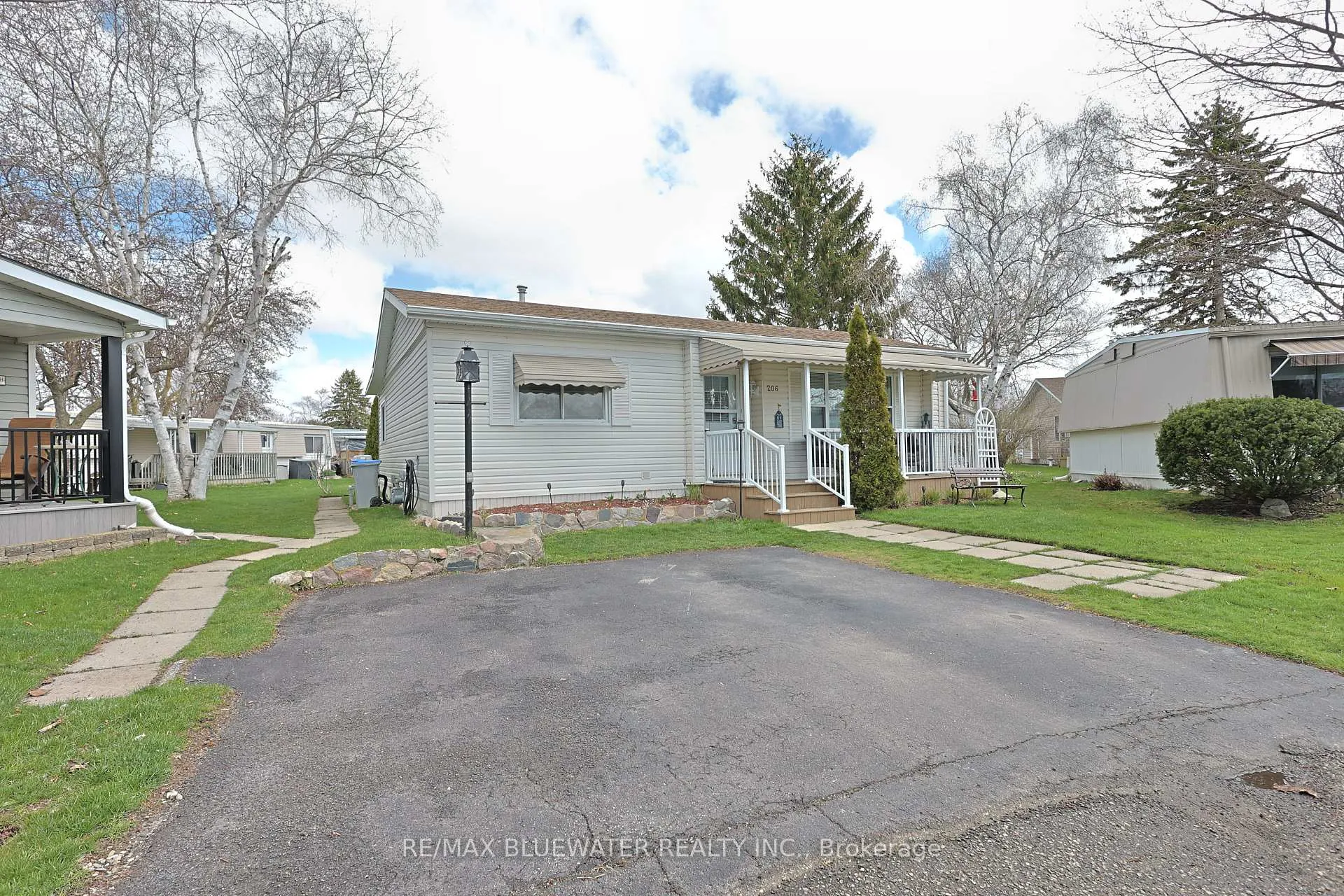 Photo 2 of 206 Biltmore Drive, South Huron, Stephen — HOMEH